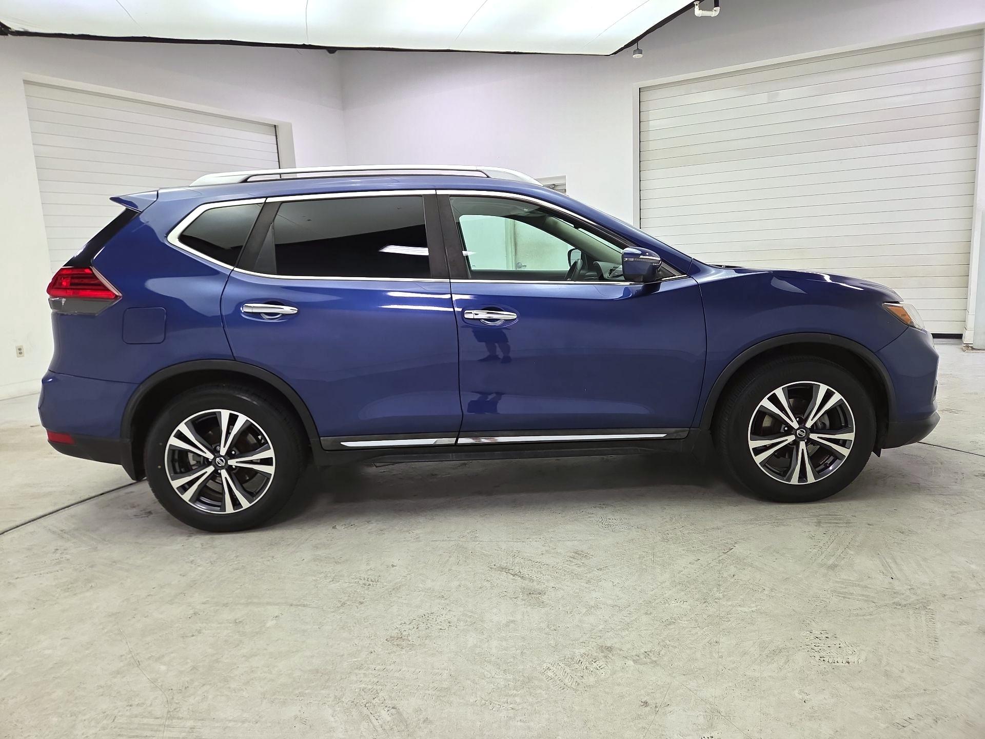 Thumbnail: 2017 Nissan Rogue - 4
