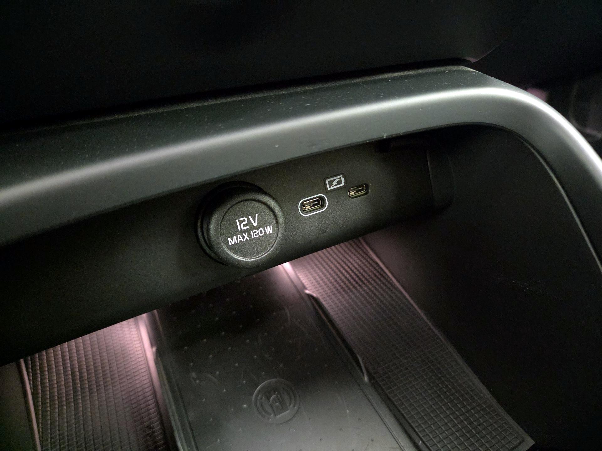Thumbnail: 2024 Volvo C40 - 19