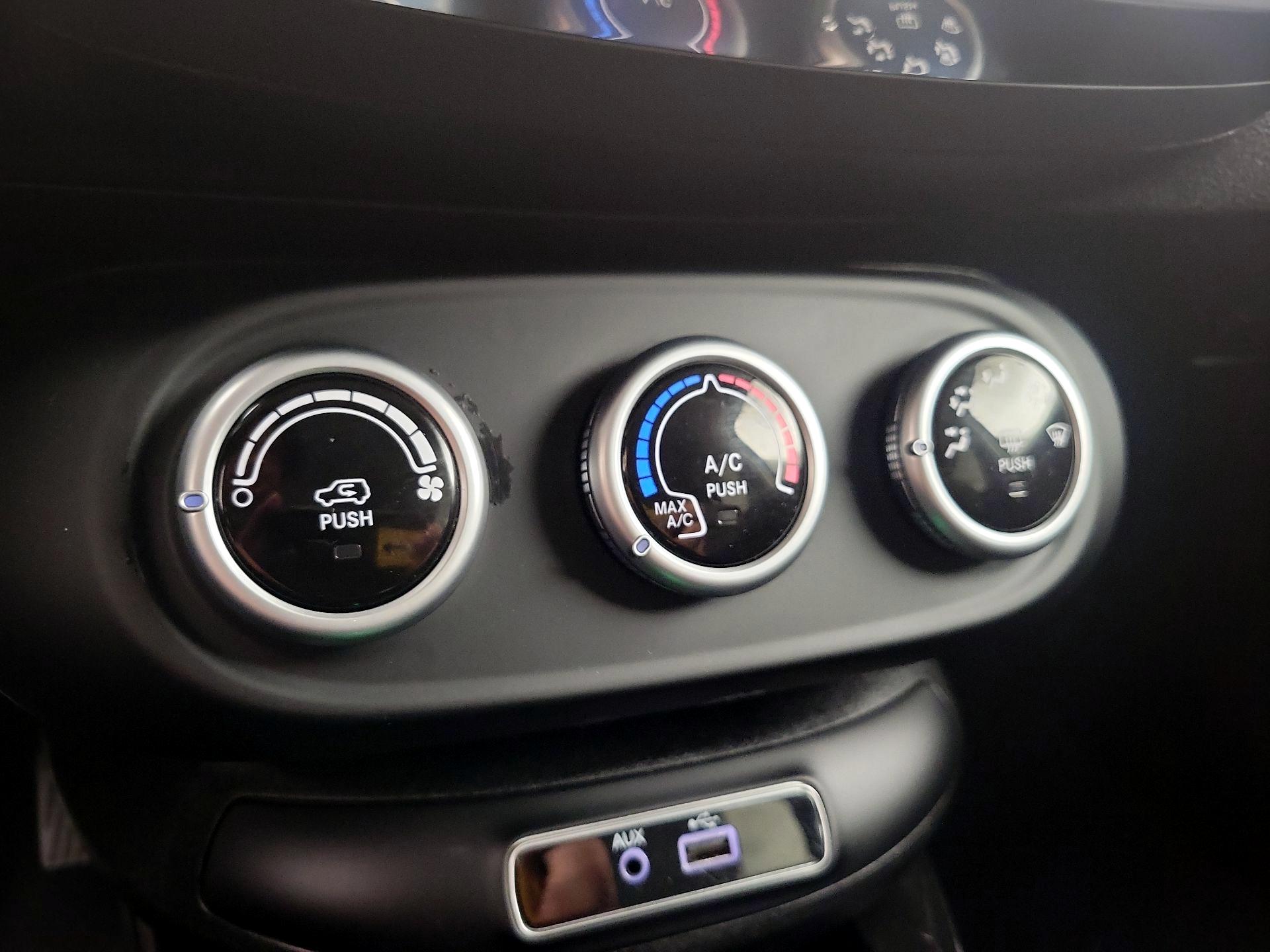 Thumbnail: 2016 Fiat 500X - 16