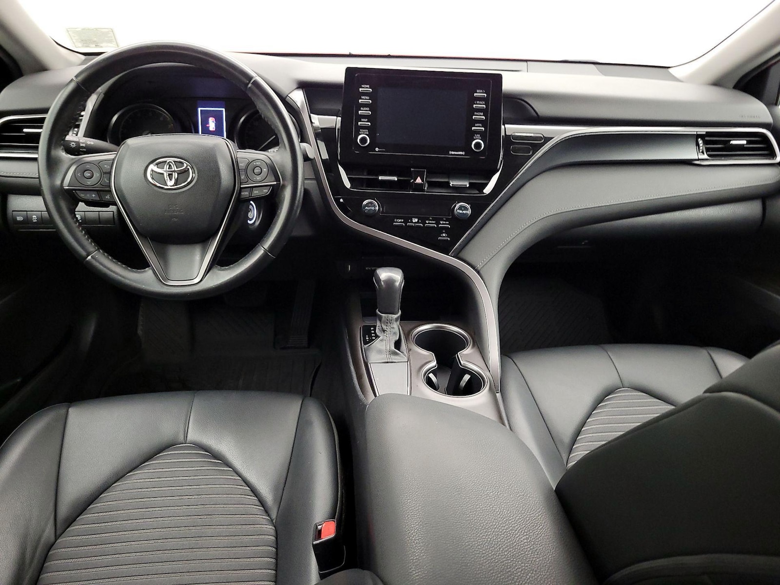 2021 Toyota Camry SE - Photo 10