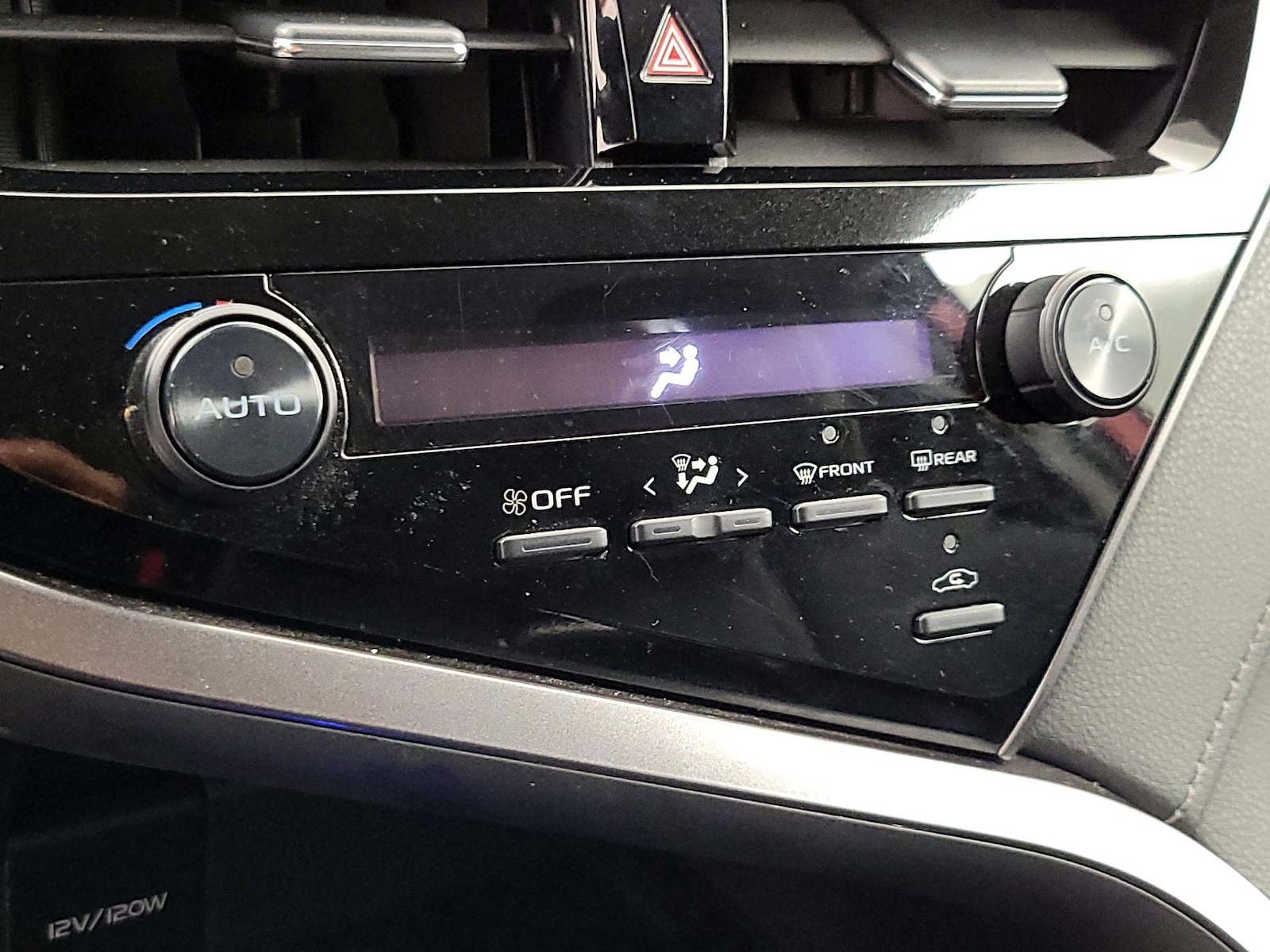 2021 Toyota Camry SE - Photo 17