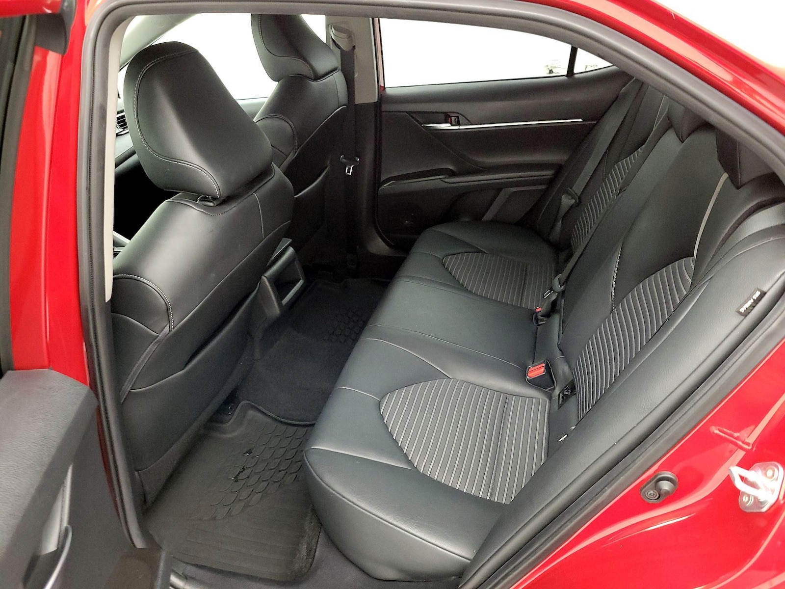 2021 Toyota Camry SE - Photo 19