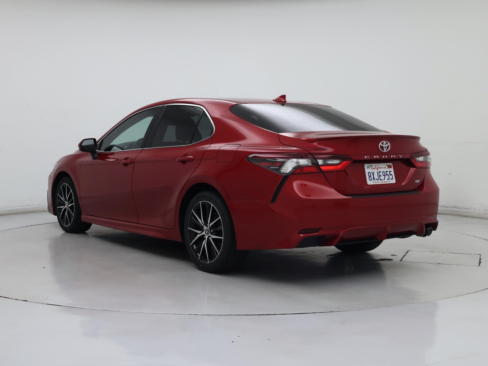 2021 Toyota Camry SE - Photo 3