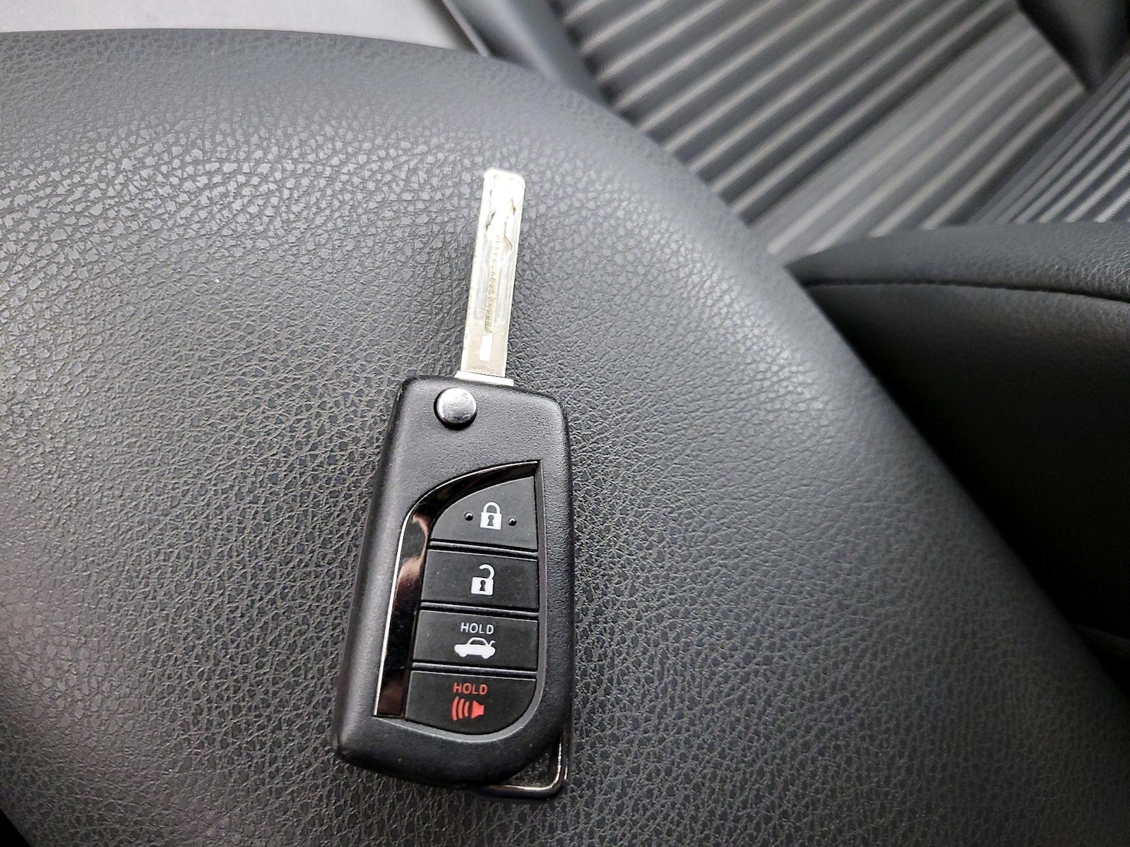 2021 Toyota Camry SE - Photo 22