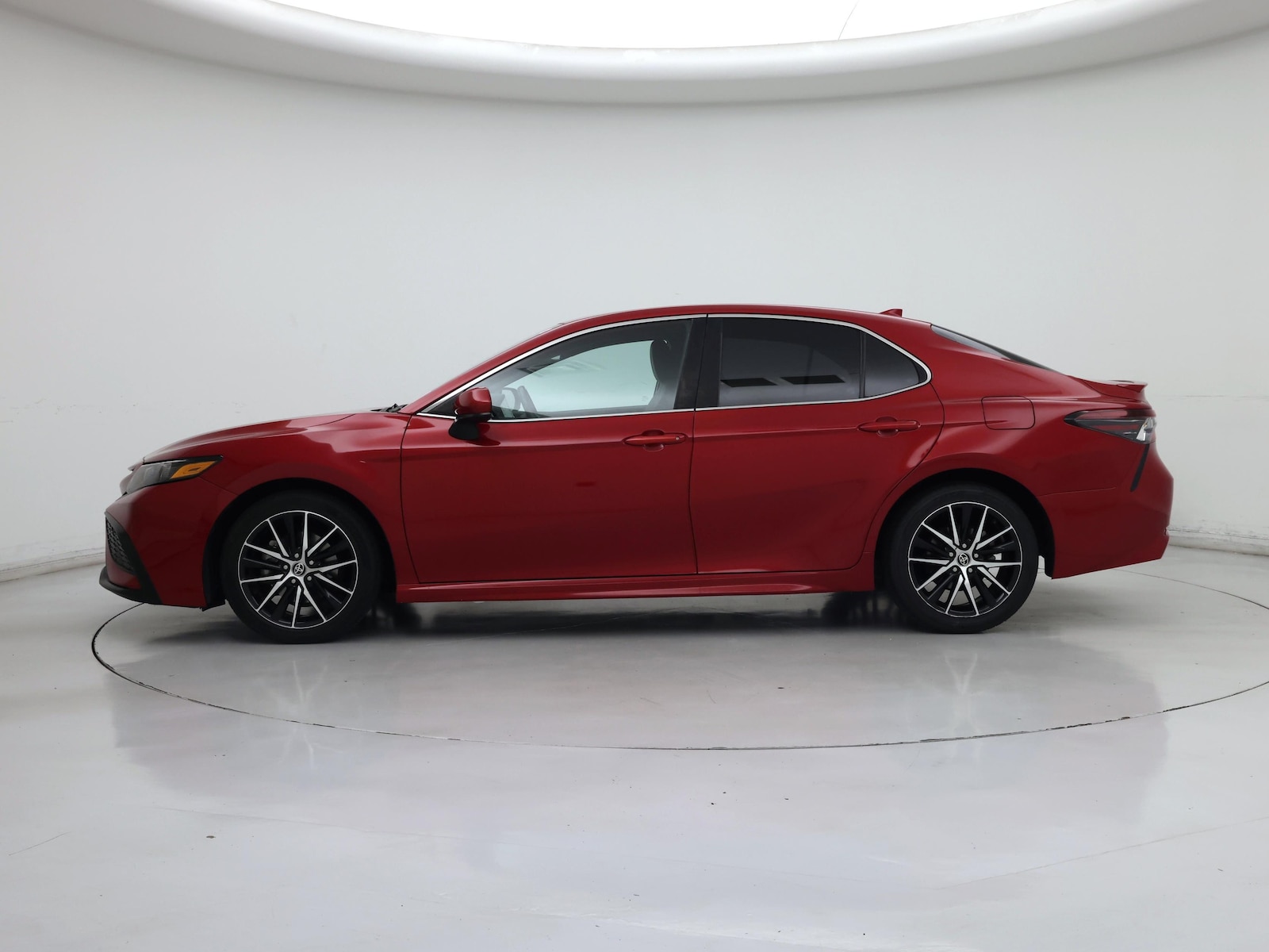 2021 Toyota Camry SE - Photo 4