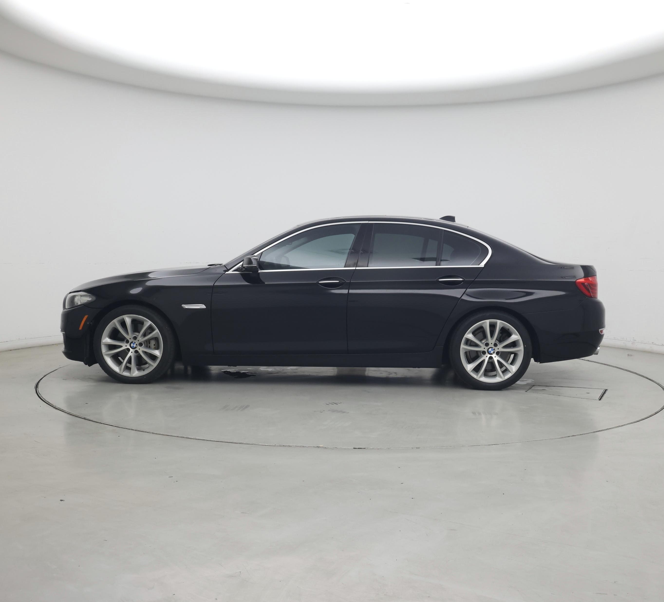 Thumbnail: 2015 BMW 5 Series - 3