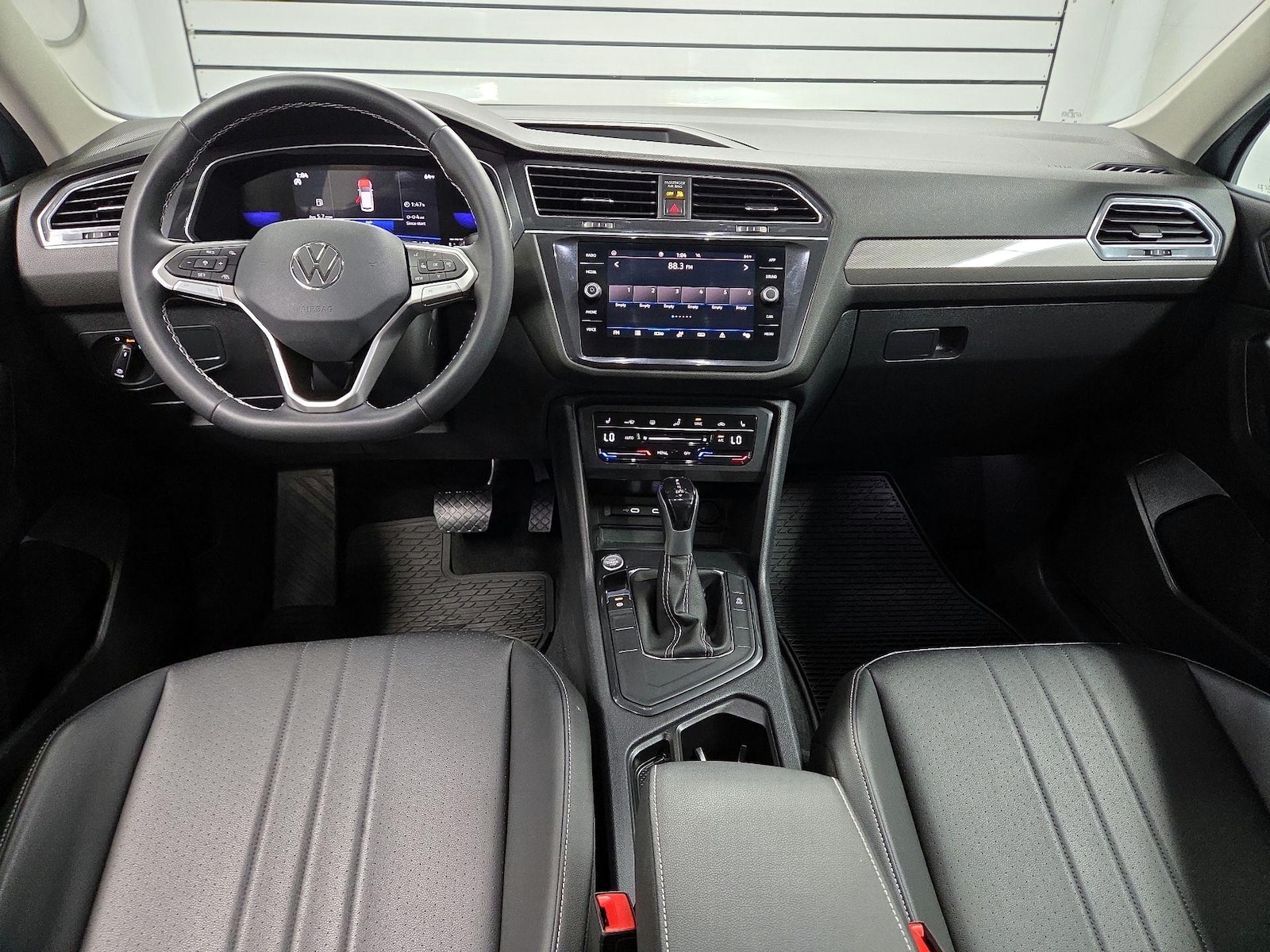 2023 Volkswagen Tiguan SE - Photo 10