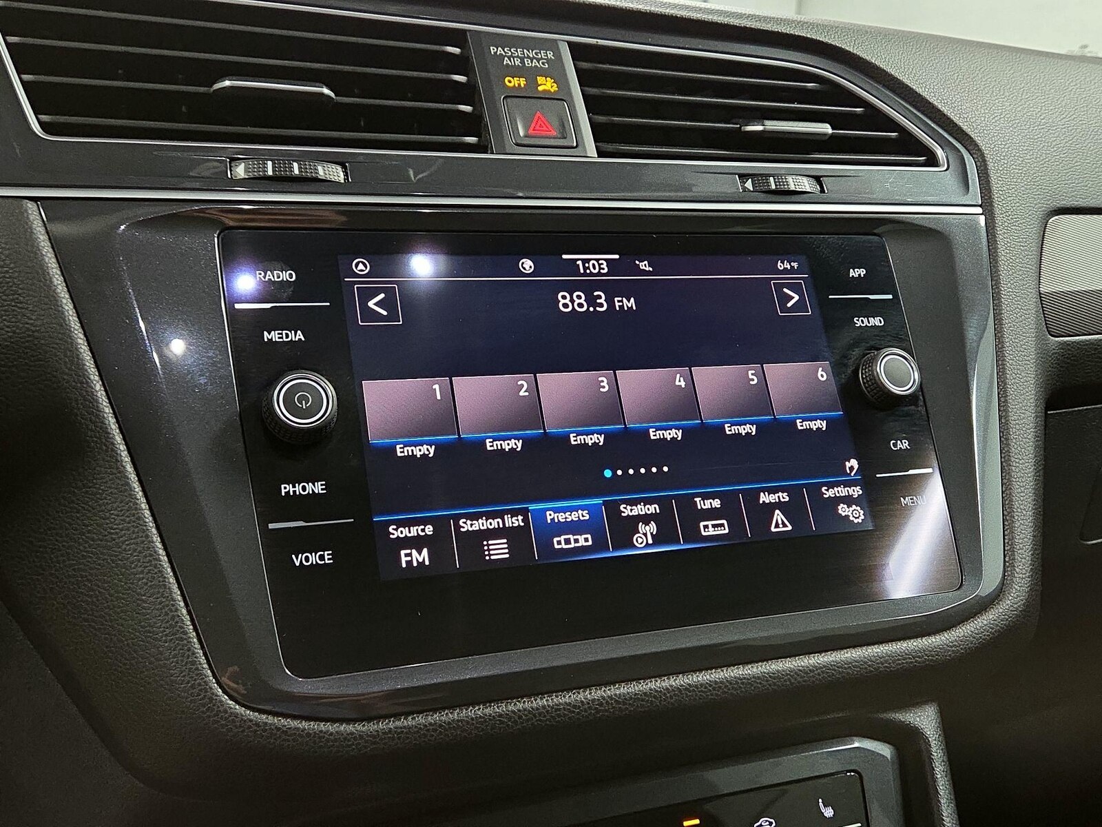 2023 Volkswagen Tiguan SE - Photo 16