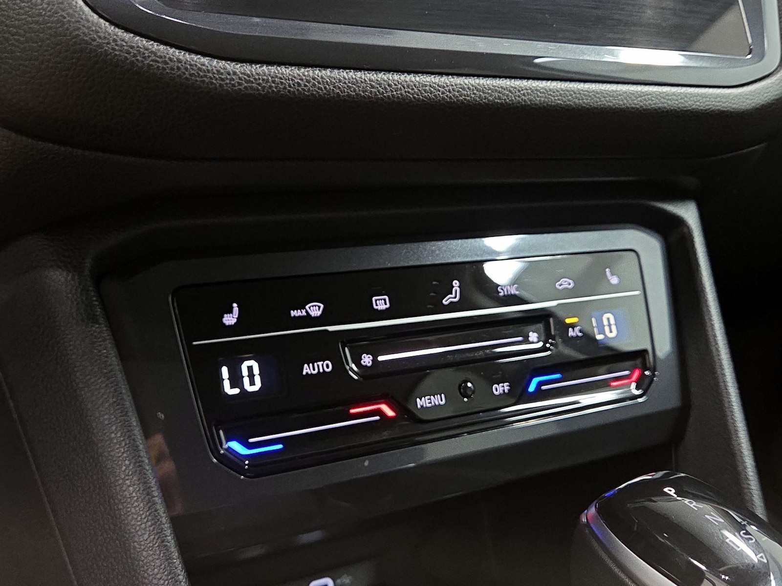 2023 Volkswagen Tiguan SE - Photo 17