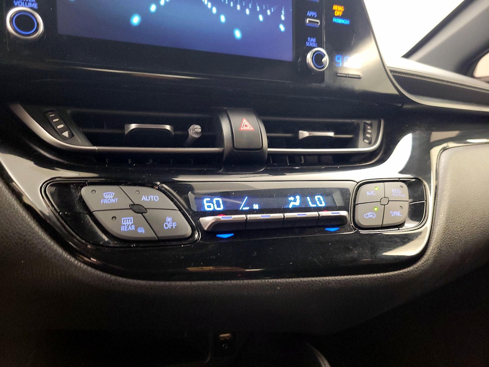 2019 Toyota C-HR LE - Photo 17