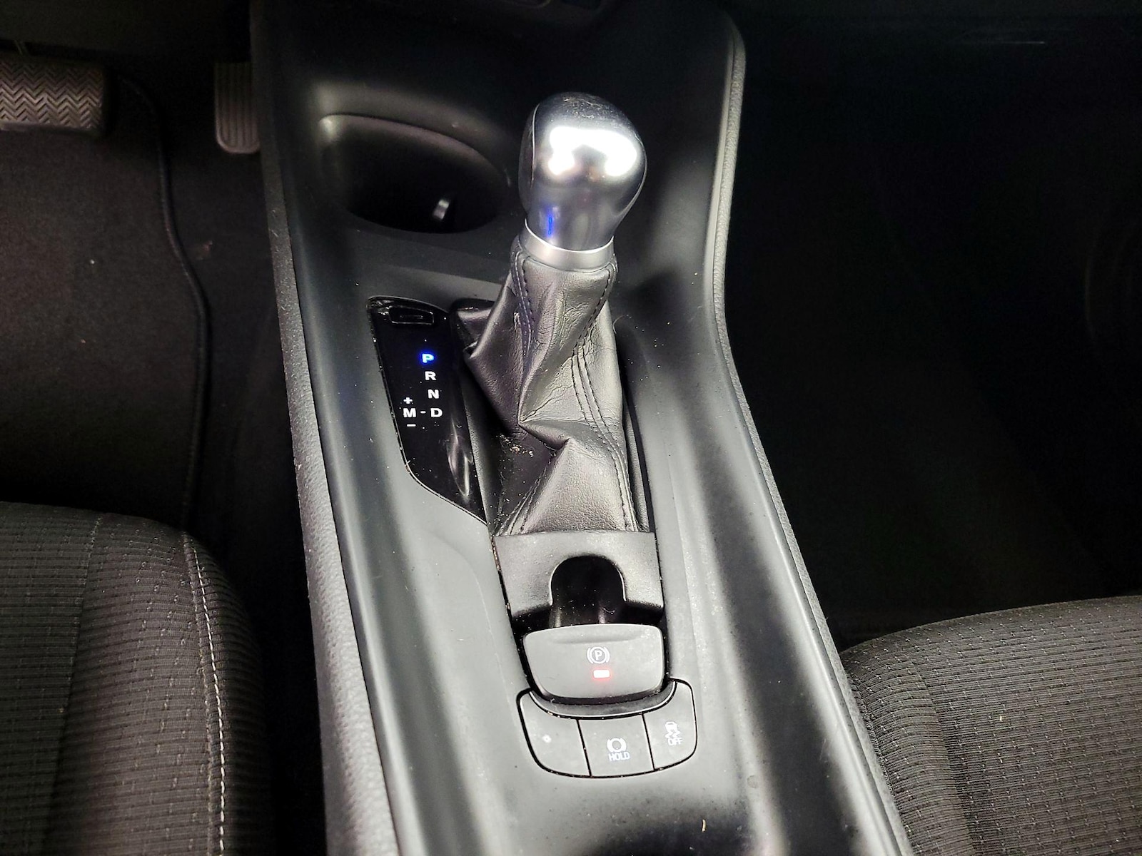2019 Toyota C-HR LE - Photo 18