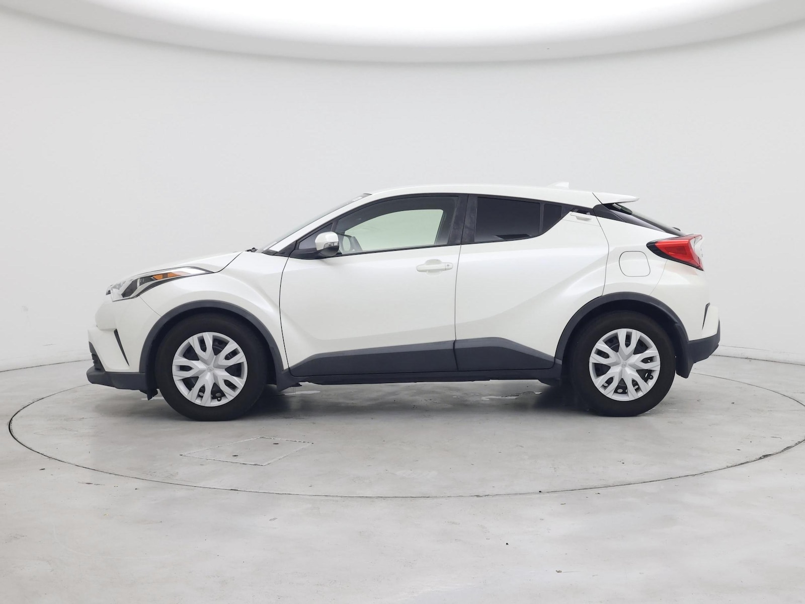 2019 Toyota C-HR LE - Photo 4