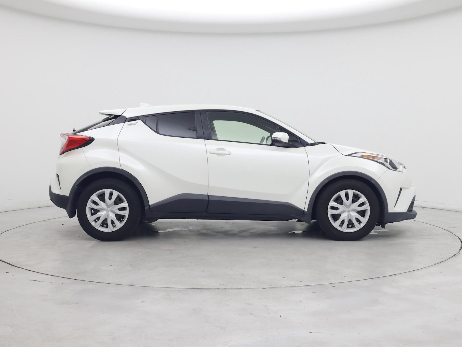 2019 Toyota C-HR LE - Photo 8