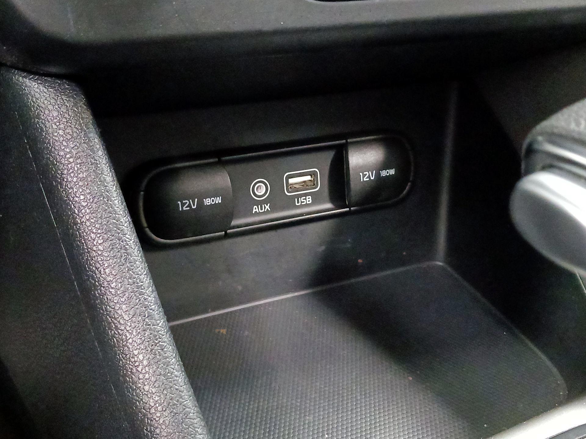 Thumbnail: 2018 Kia Niro - 17