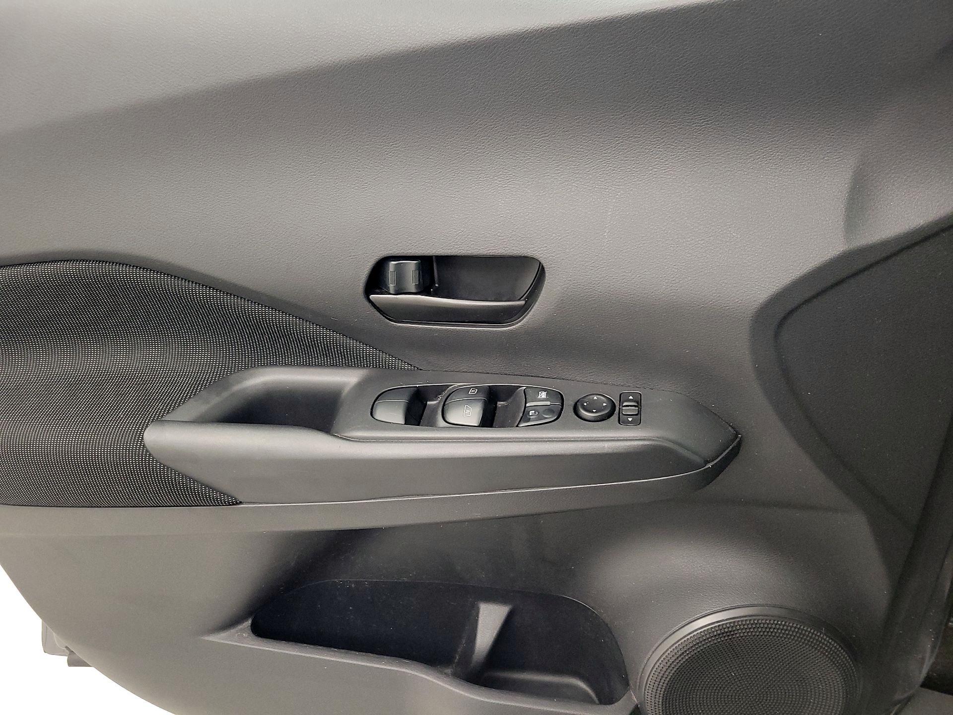 Thumbnail: 2020 Nissan Kicks - 10