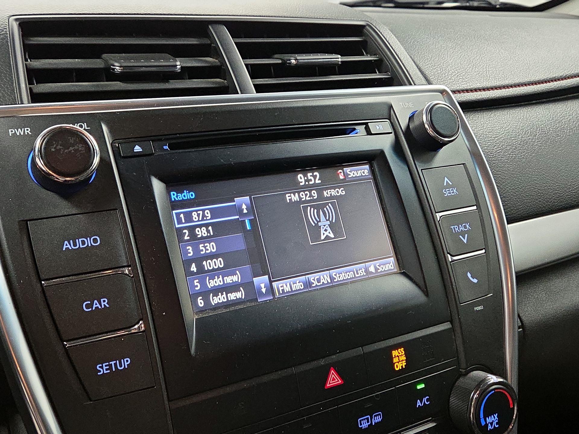 Thumbnail: 2015 Toyota Camry - 14
