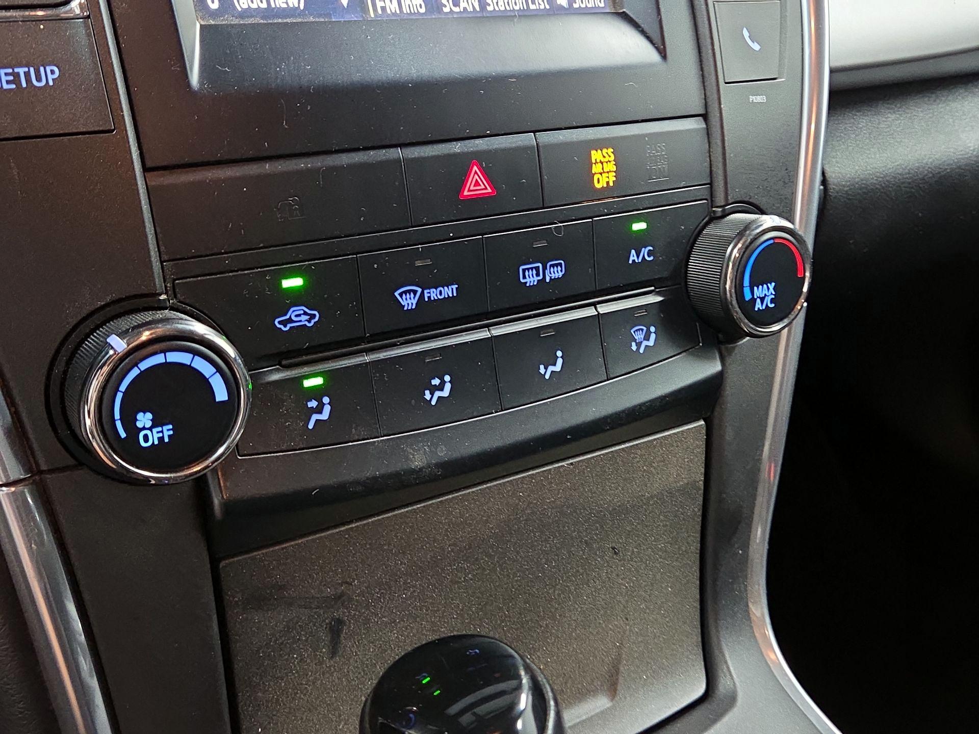 Thumbnail: 2015 Toyota Camry - 15