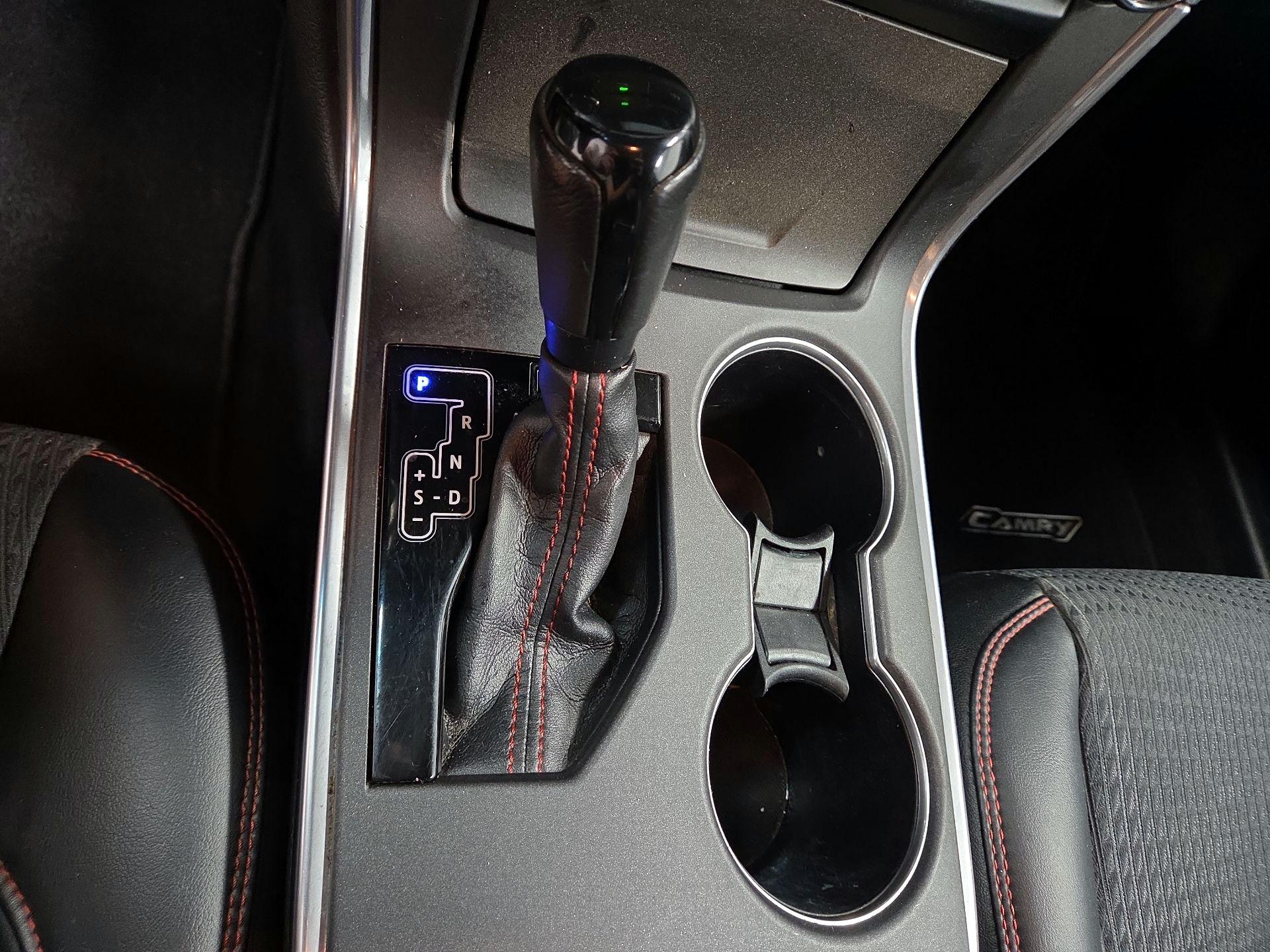 Thumbnail: 2015 Toyota Camry - 16