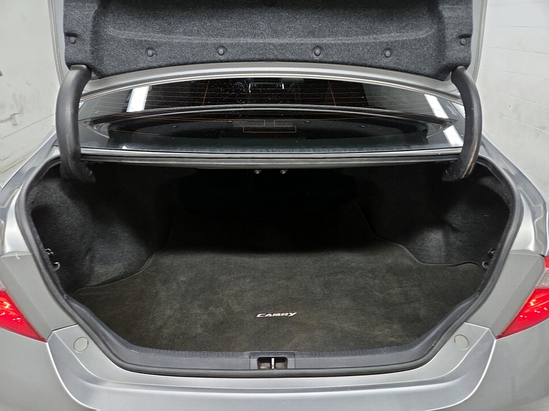 Thumbnail: 2015 Toyota Camry - 18