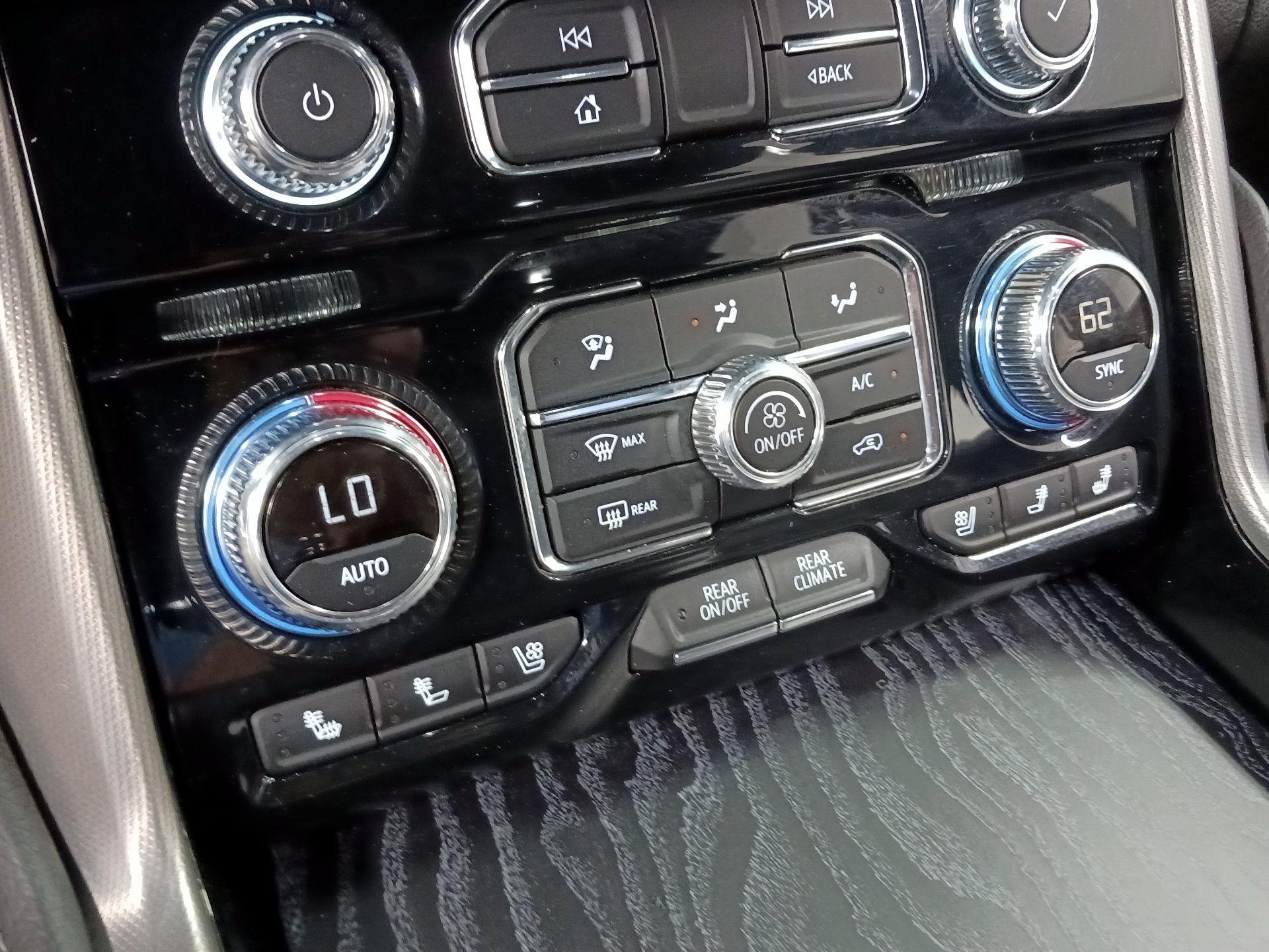 Thumbnail: 2024 GMC Yukon XL - 15