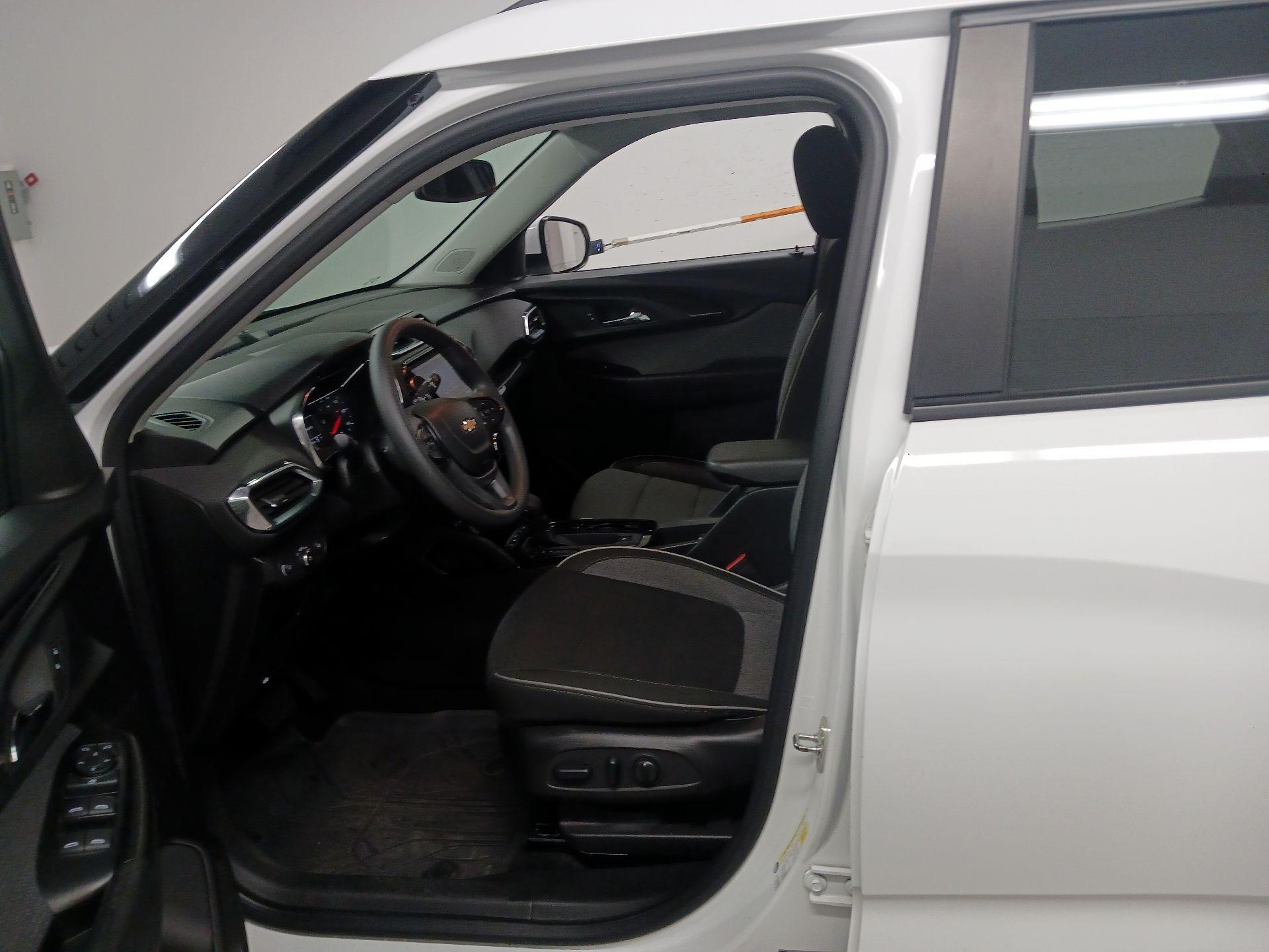 Thumbnail: 2023 Chevrolet TrailBlazer - 9