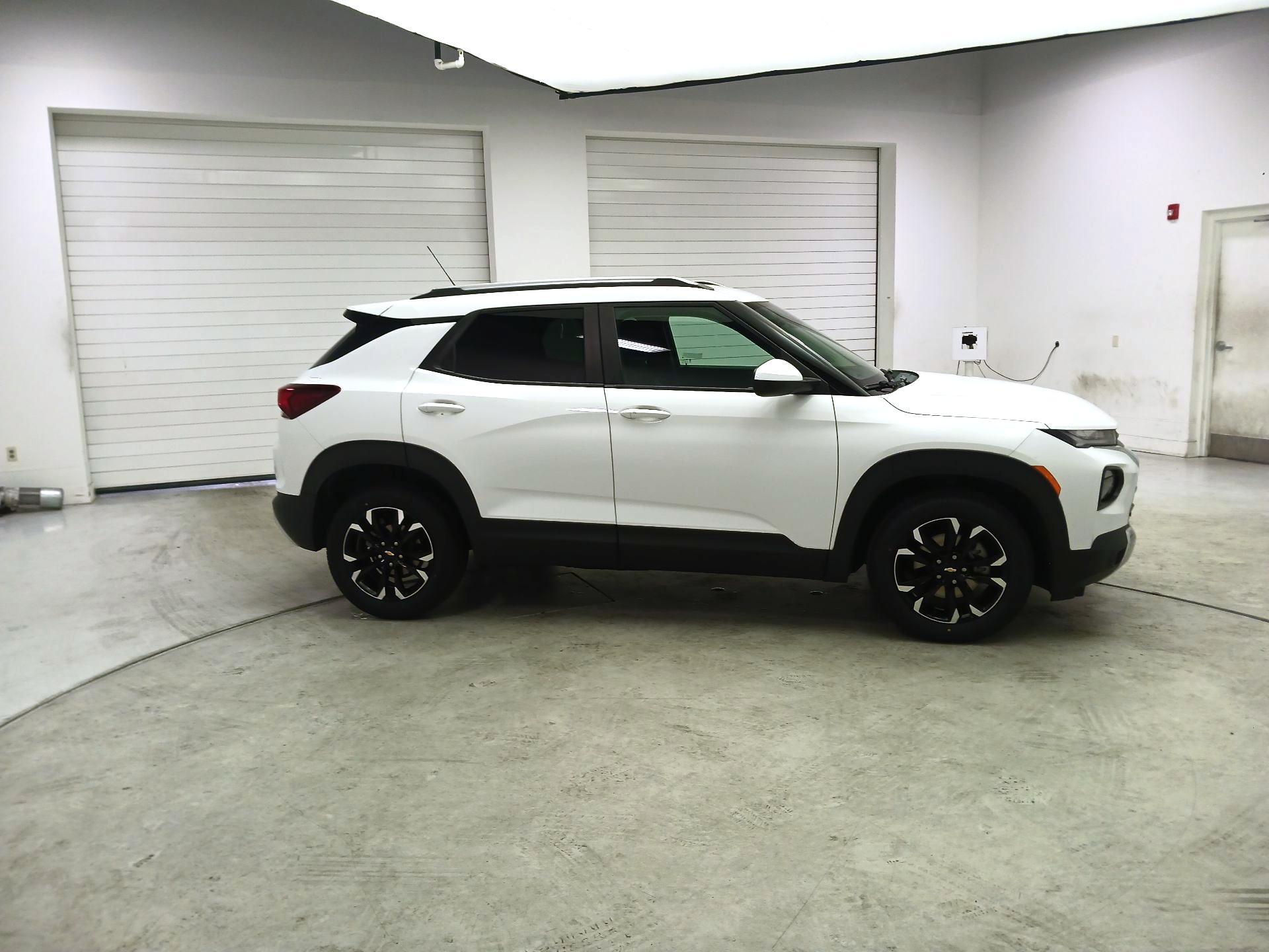 Thumbnail: 2023 Chevrolet TrailBlazer - 4