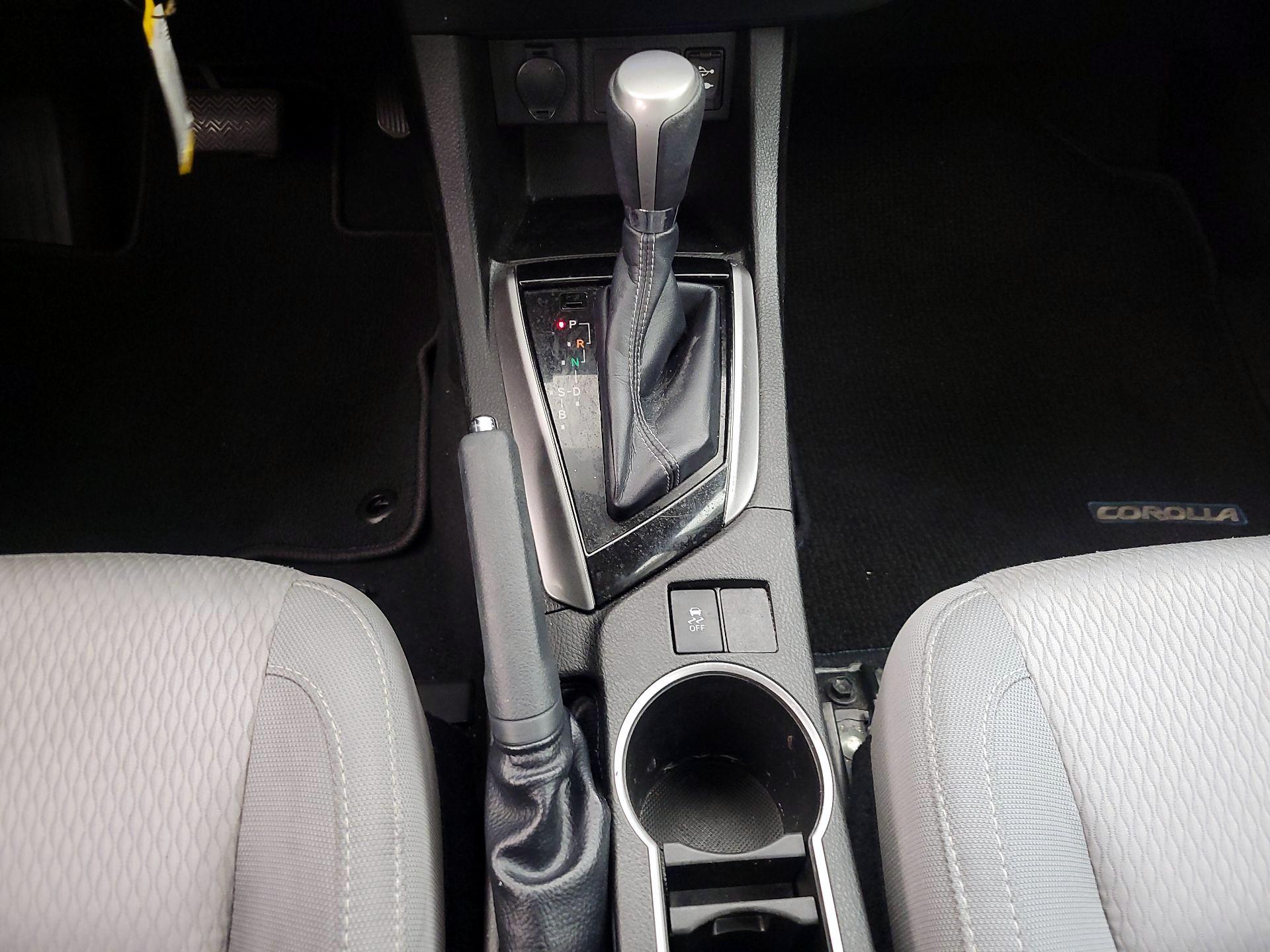 Thumbnail: 2015 Toyota Corolla - 17