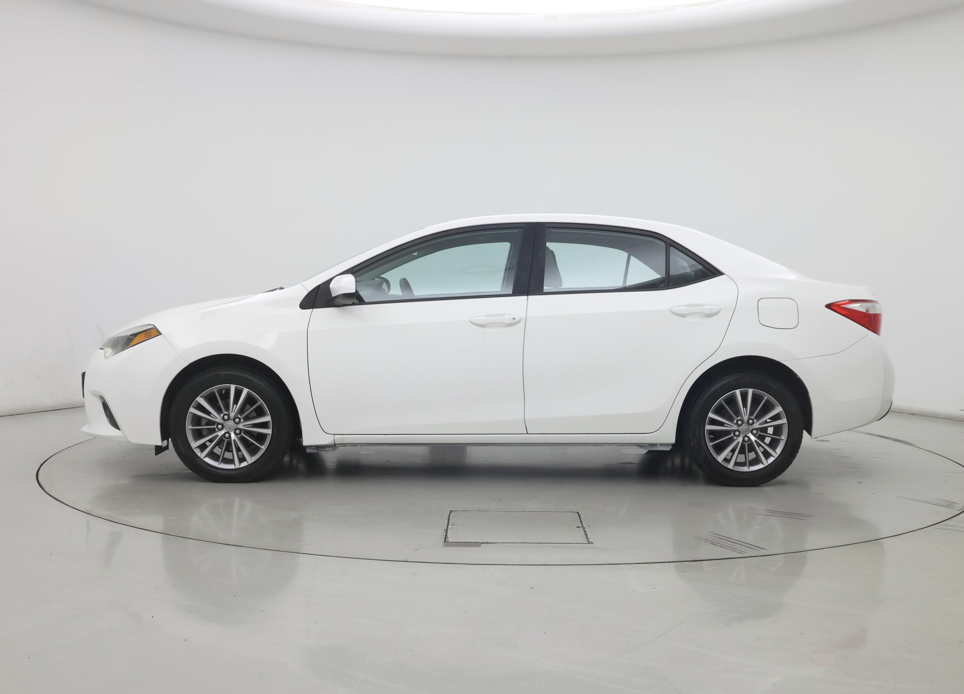 Thumbnail: 2015 Toyota Corolla - 3