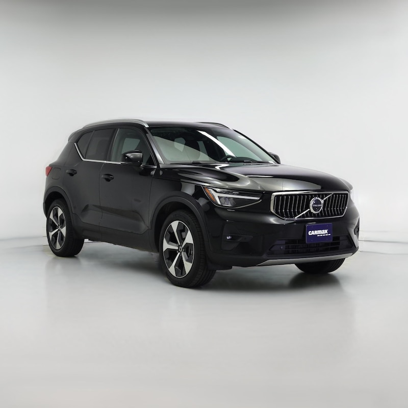 2025 Volvo XC40 B5 Plus Bright Theme