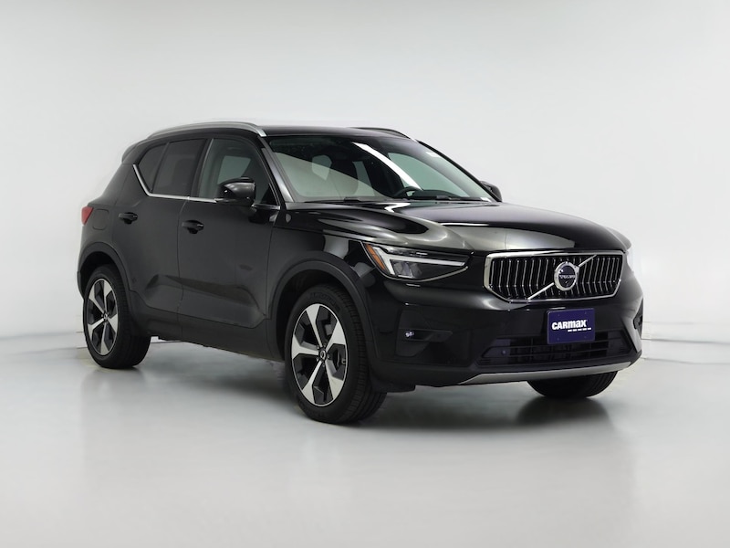 2025 Volvo XC40 B5 Plus Bright Theme