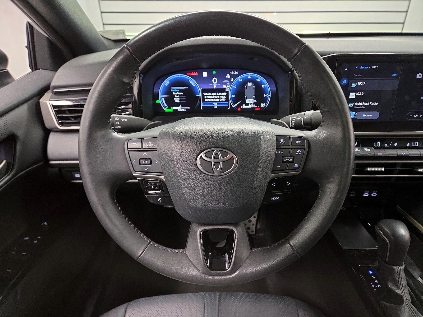 2025 Toyota Camry XSE - Photo 11
