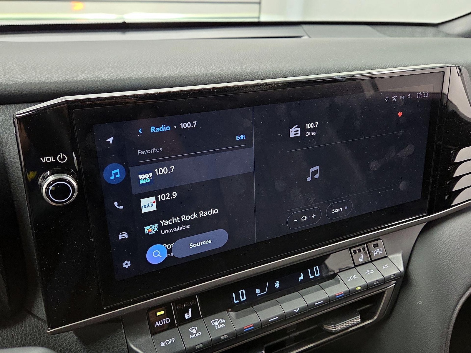 2025 Toyota Camry XSE - Photo 16