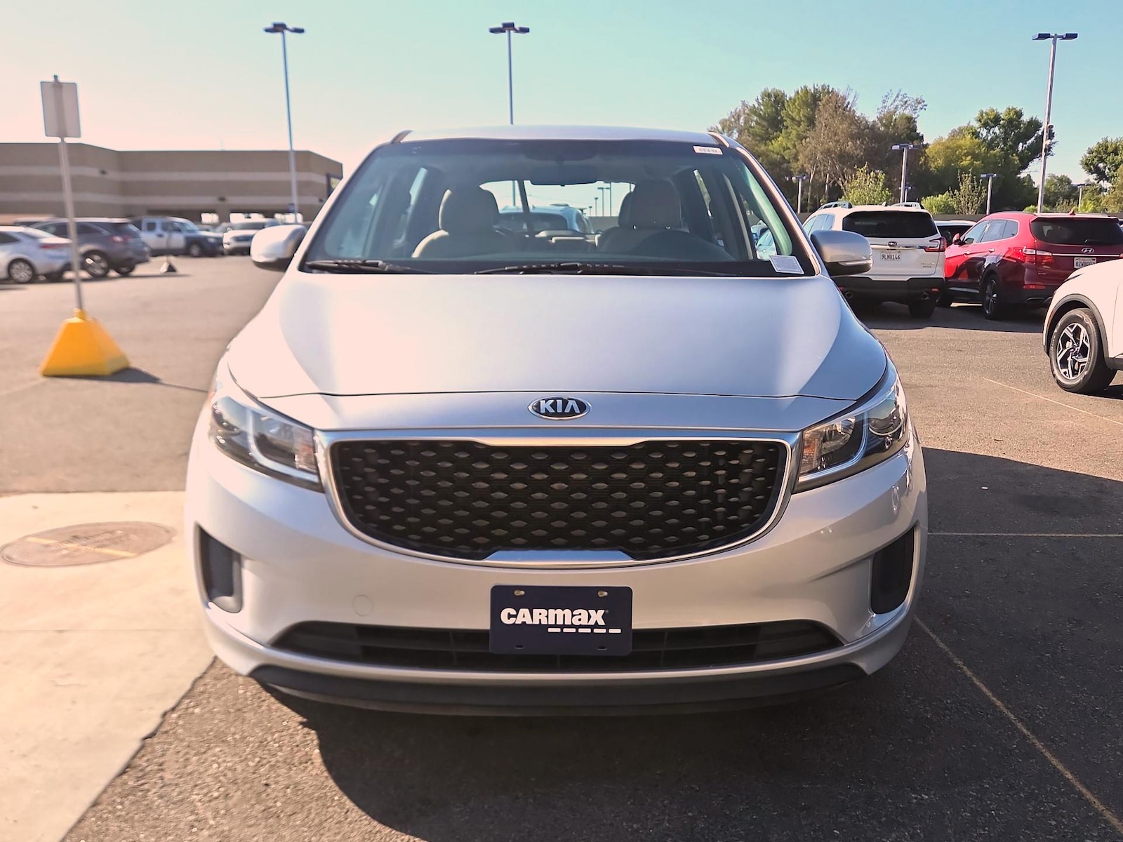 2018 Kia Sedona L - Photo 2