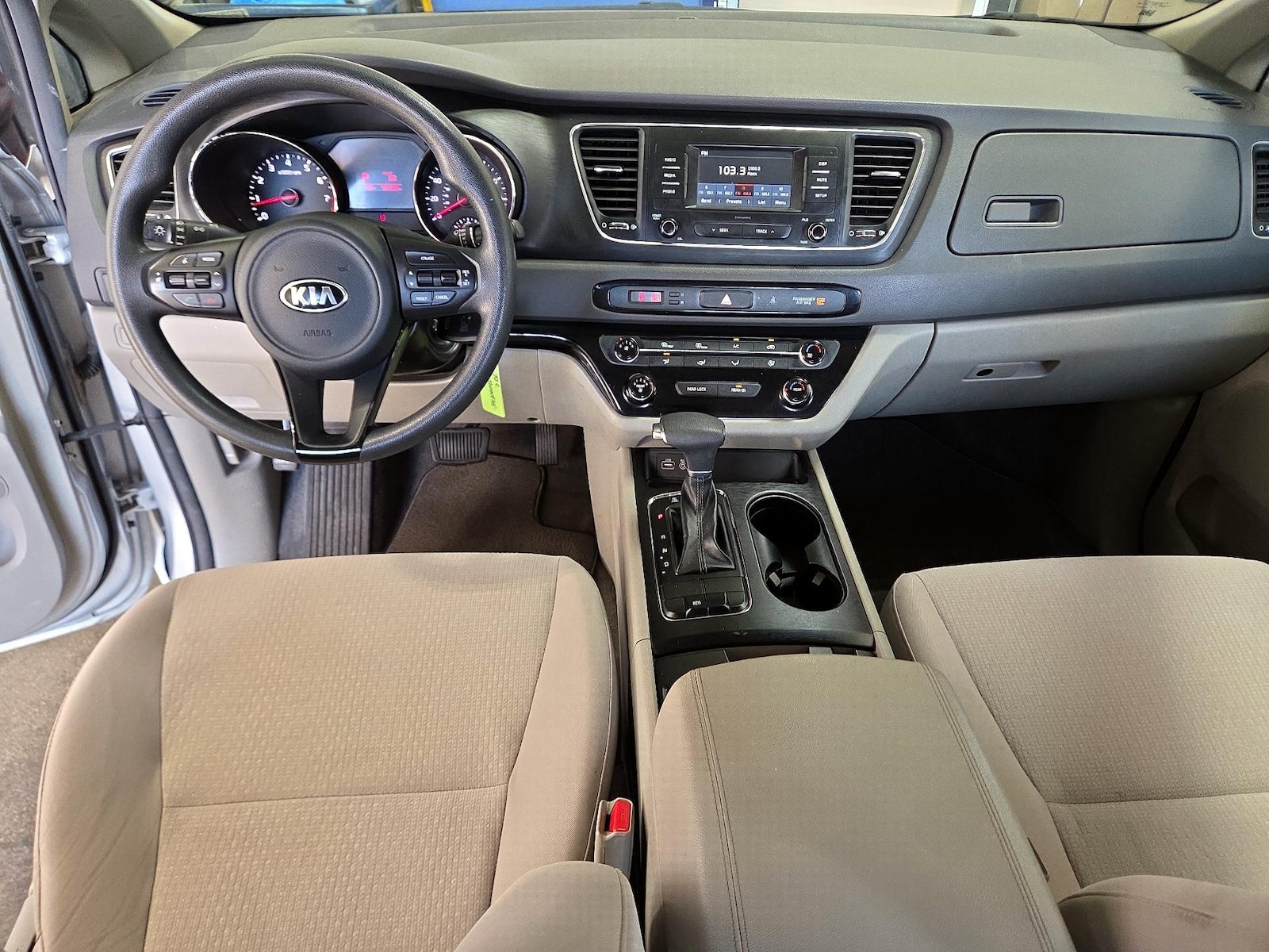 2018 Kia Sedona L - Photo 8