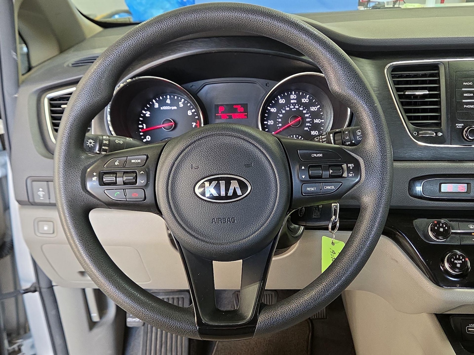 2018 Kia Sedona L - Photo 9