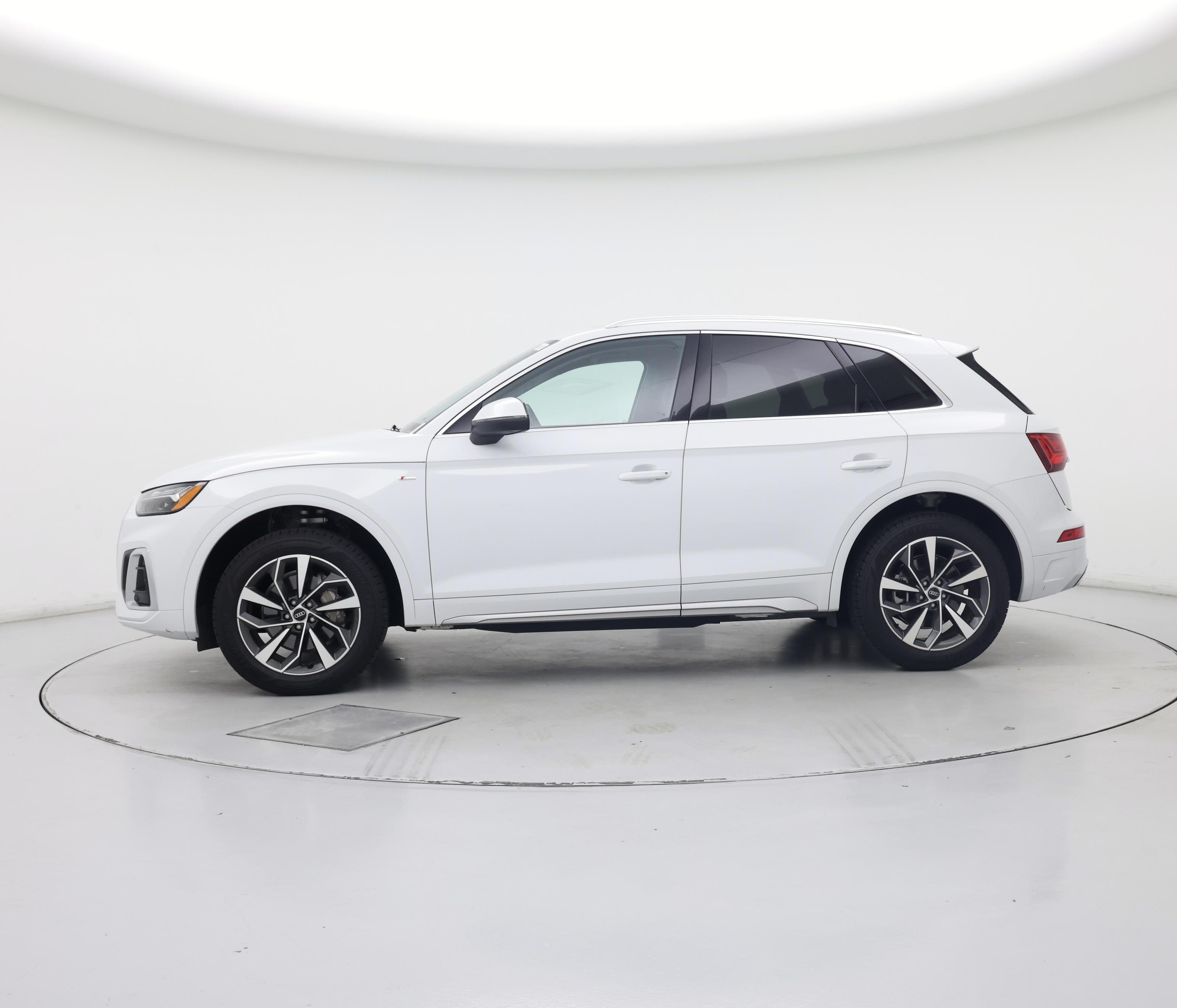 Thumbnail: 2023 Audi Q5 - 3