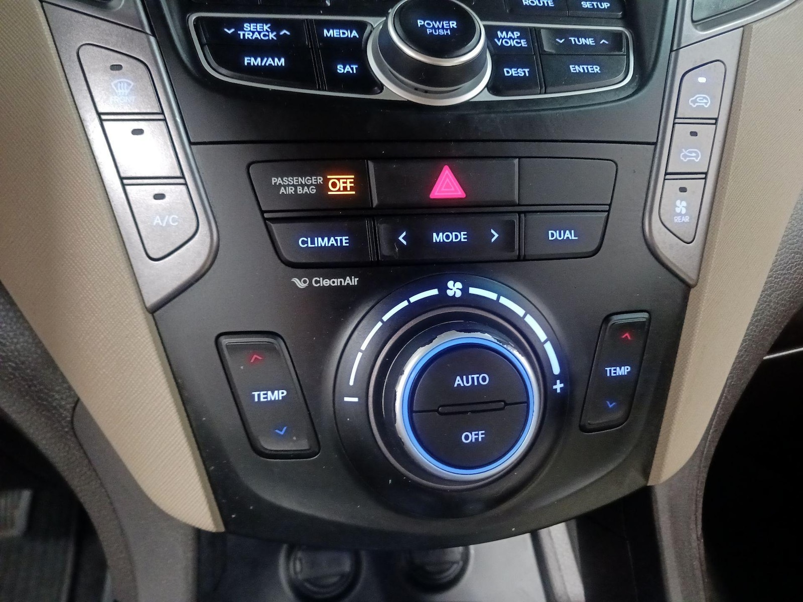 2014 Hyundai Santa Fe Limited - Photo 18