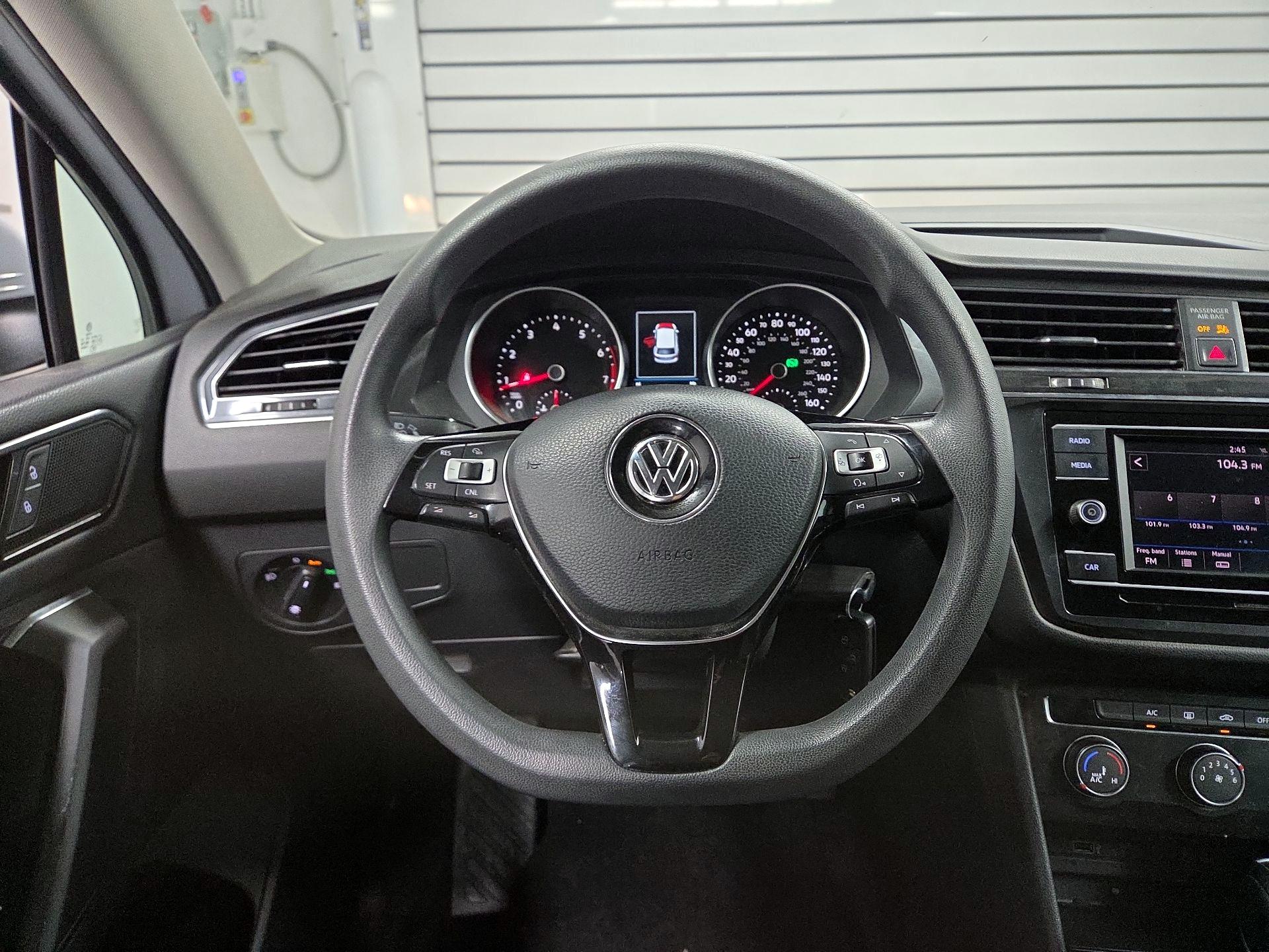 Thumbnail: 2018 Volkswagen Tiguan - 10