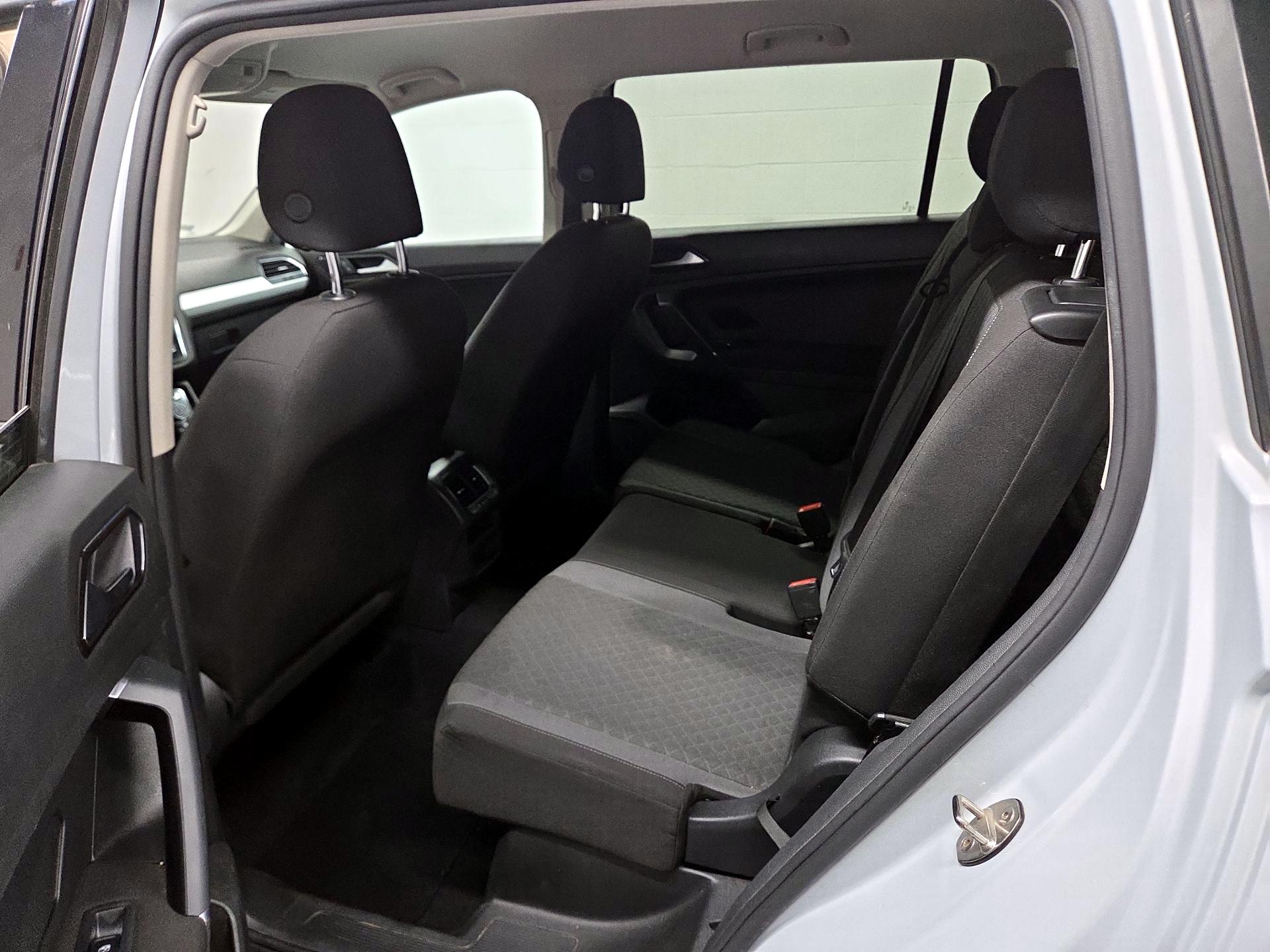 Thumbnail: 2018 Volkswagen Tiguan - 19