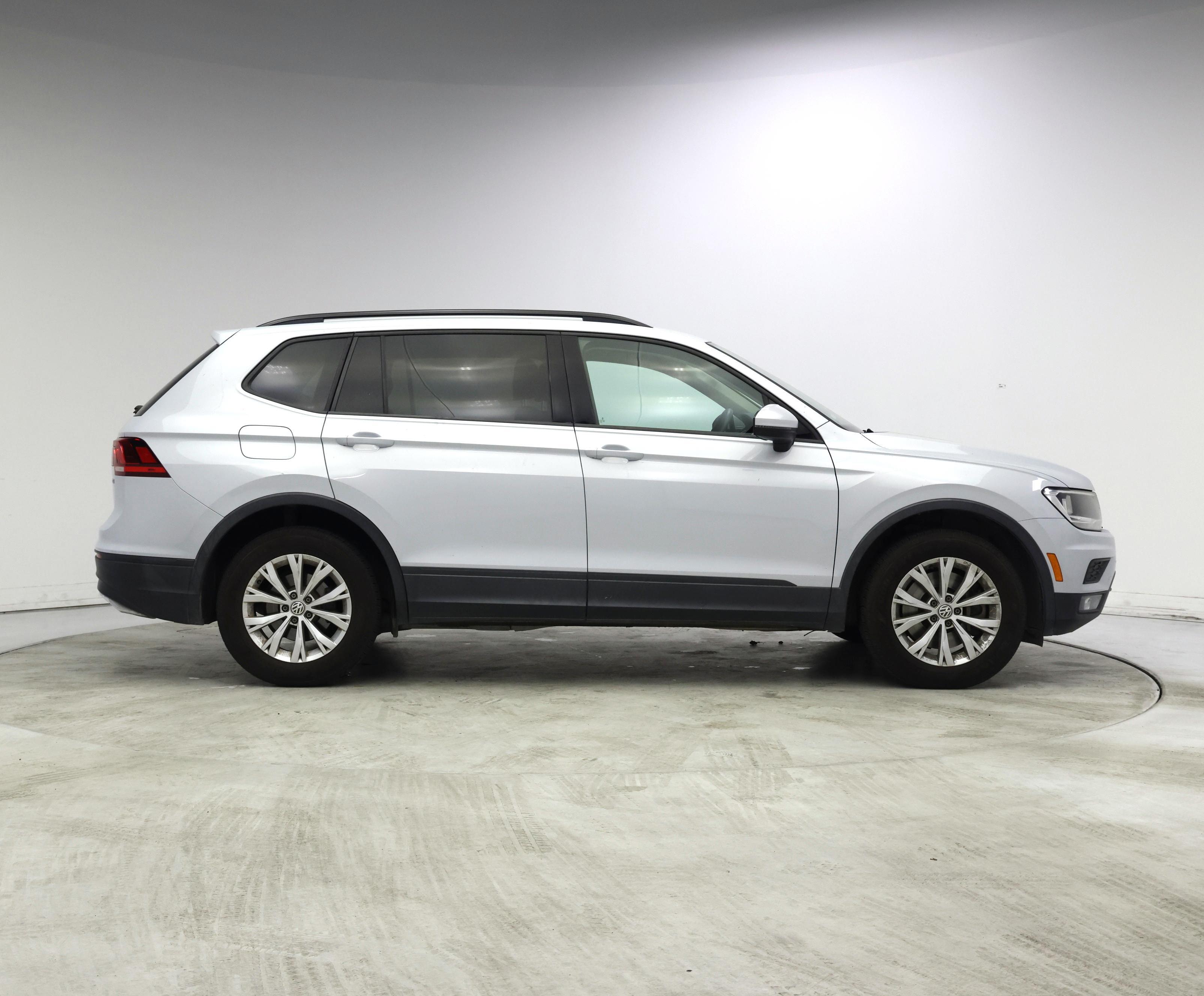 Thumbnail: 2018 Volkswagen Tiguan - 7