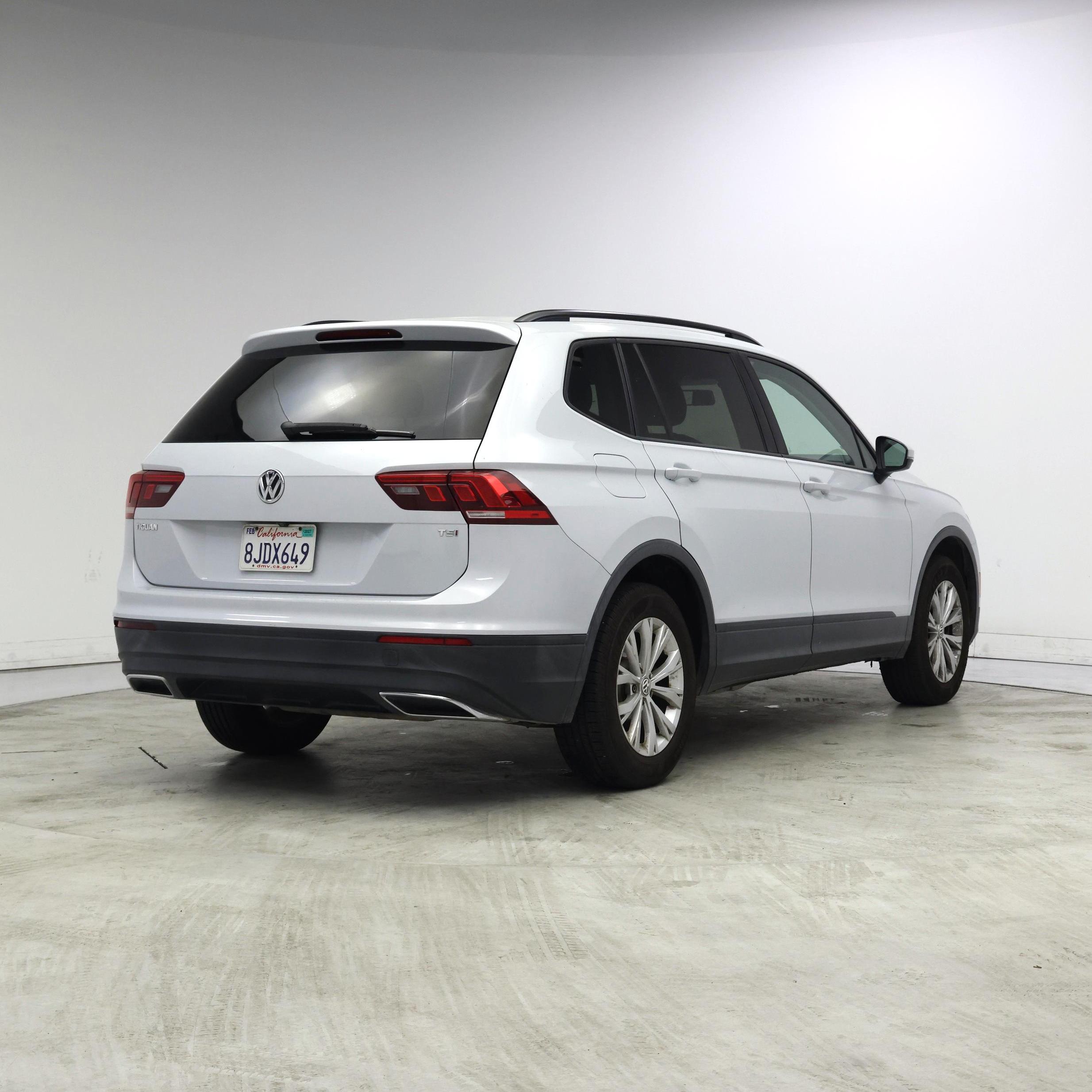 Thumbnail: 2018 Volkswagen Tiguan - 8