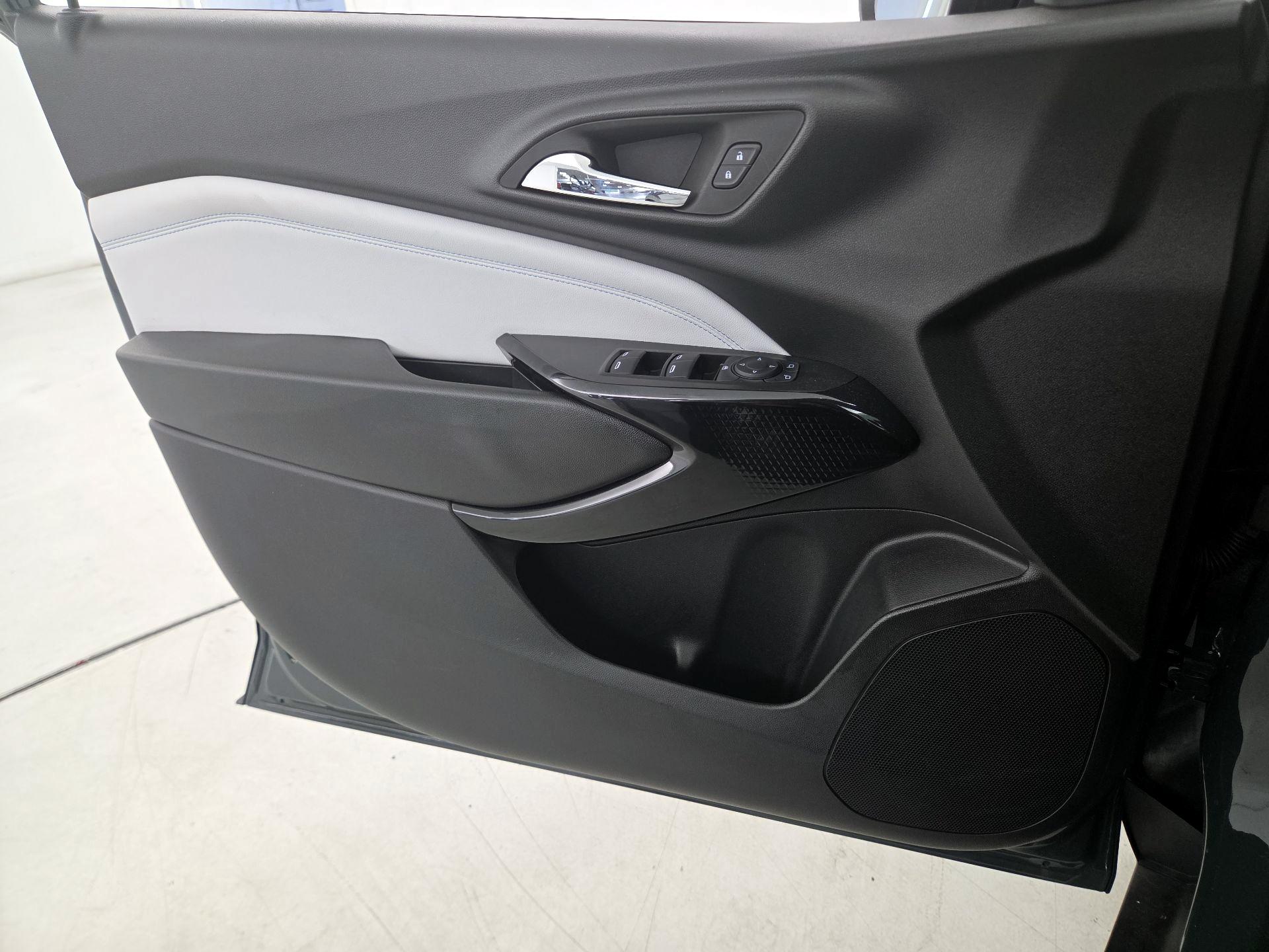 Thumbnail: 2025 Chevrolet Trax - 12