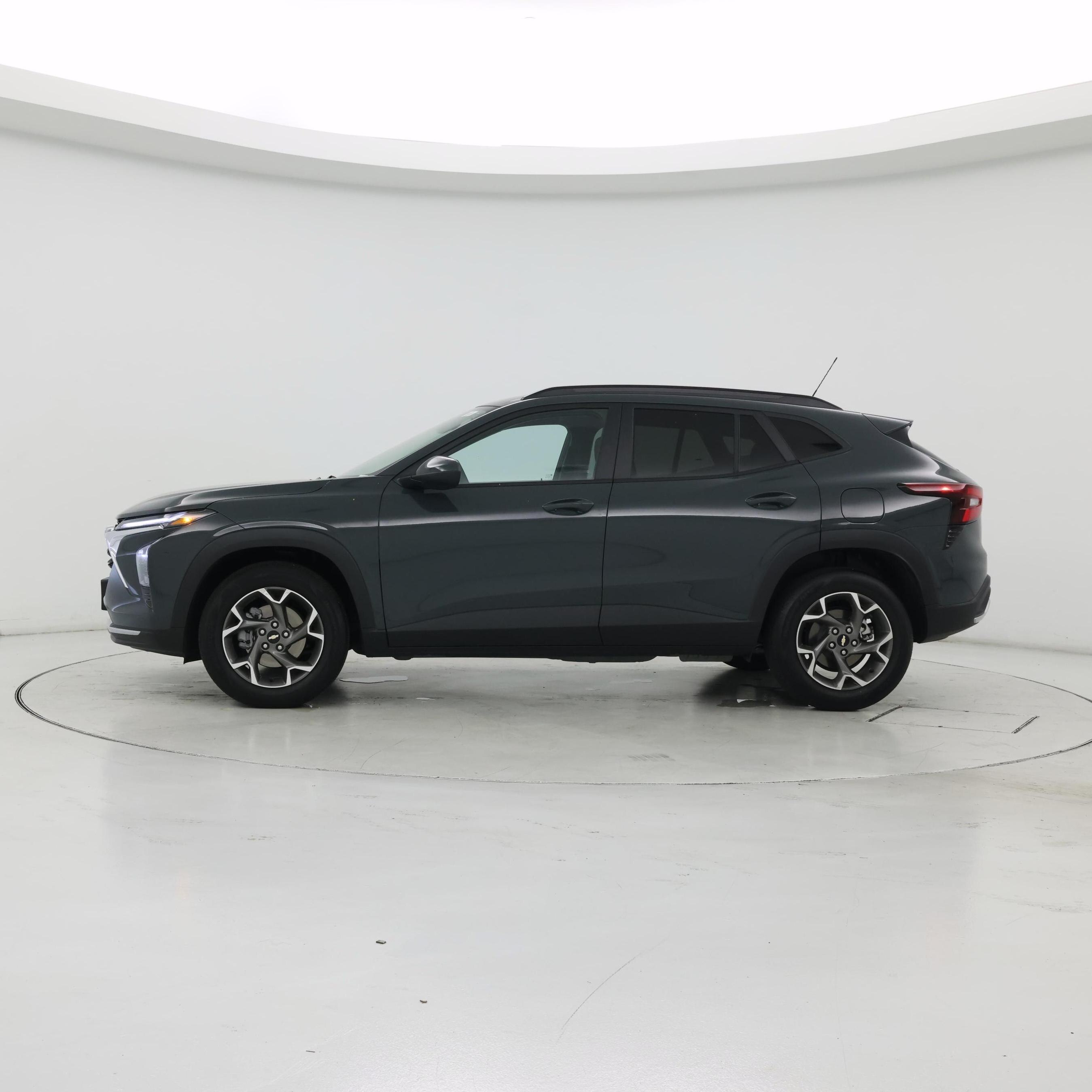 Thumbnail: 2025 Chevrolet Trax - 3