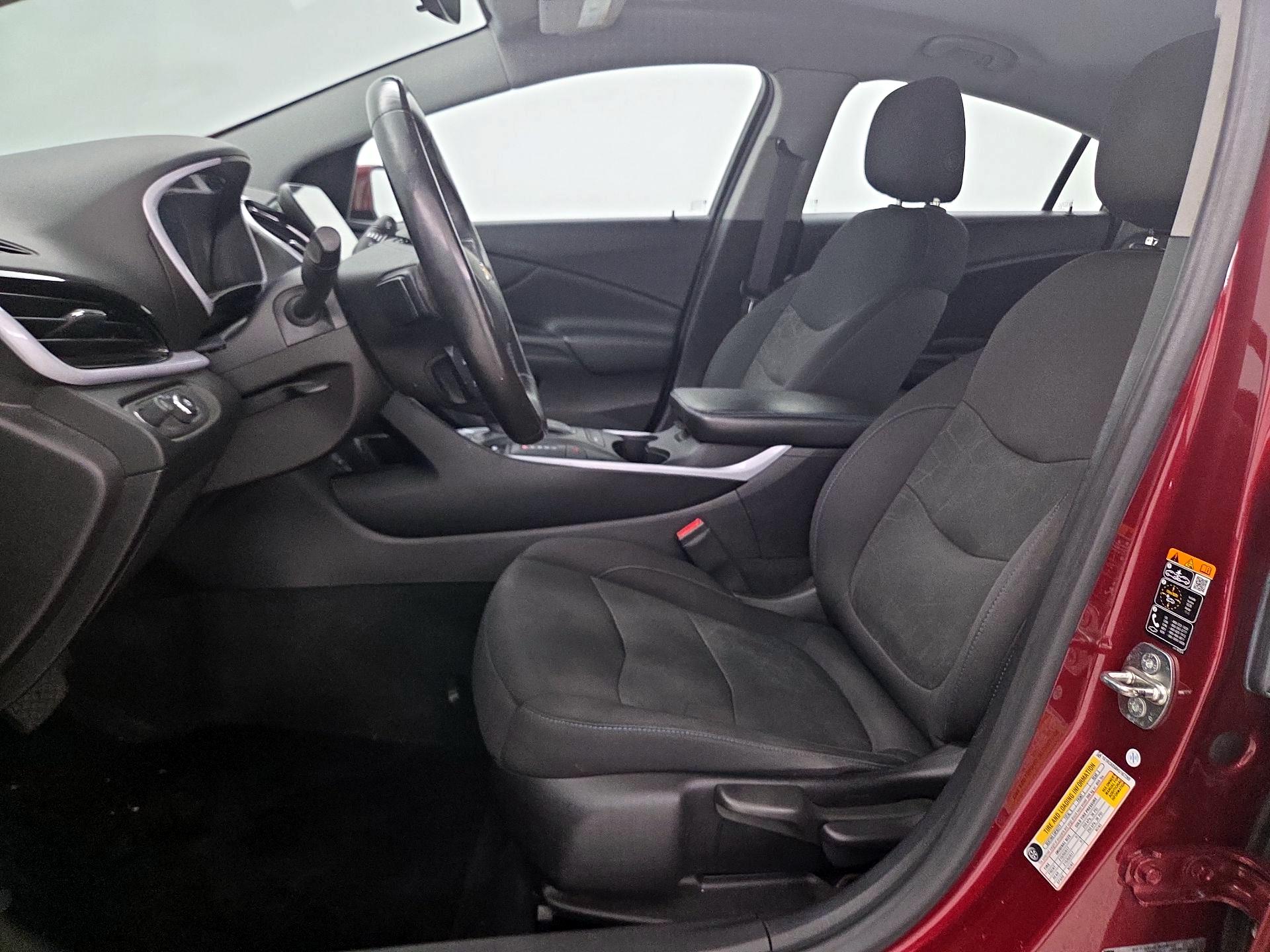 Thumbnail: 2017 Chevrolet Volt - 11