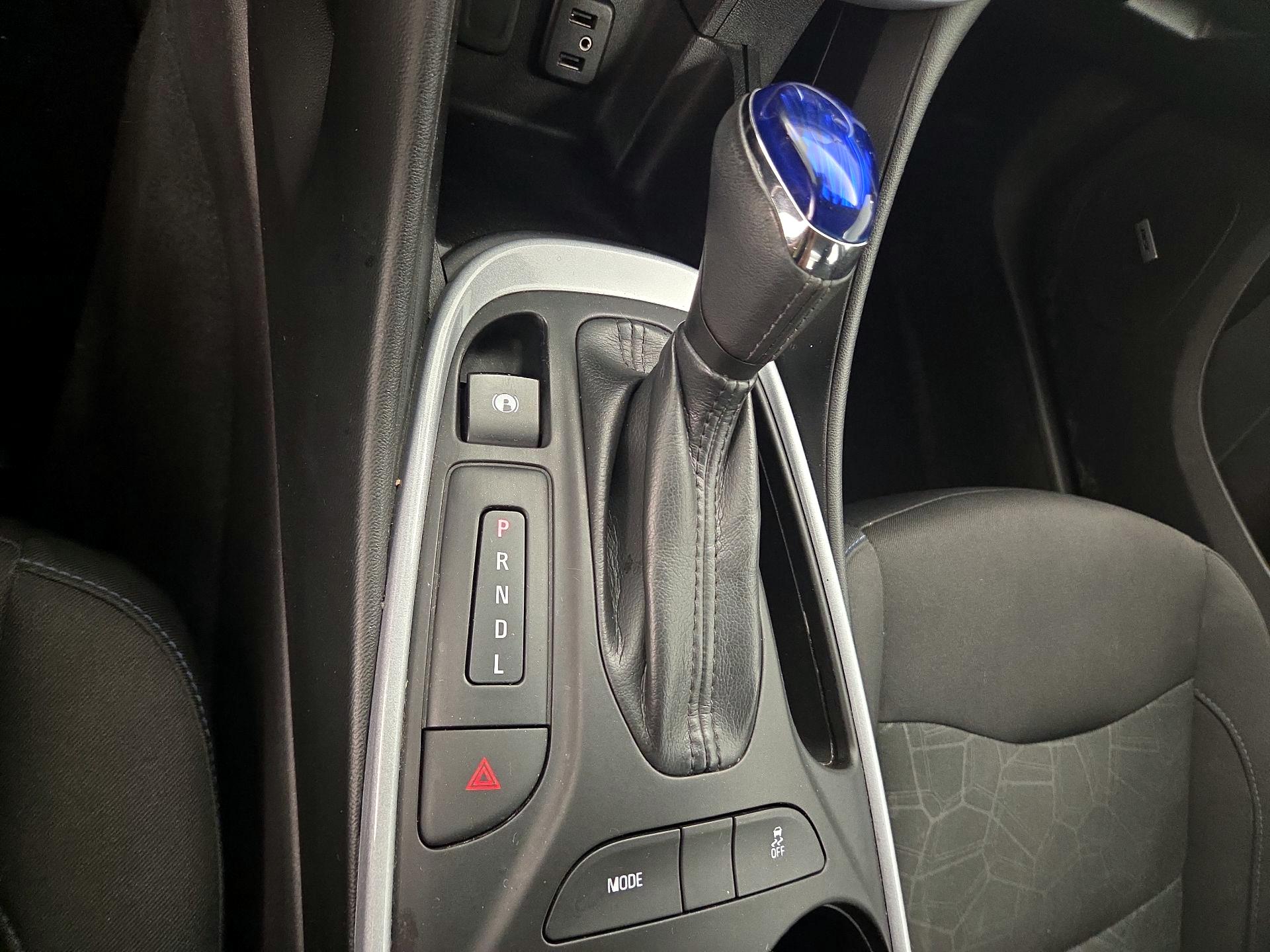 Thumbnail: 2017 Chevrolet Volt - 17