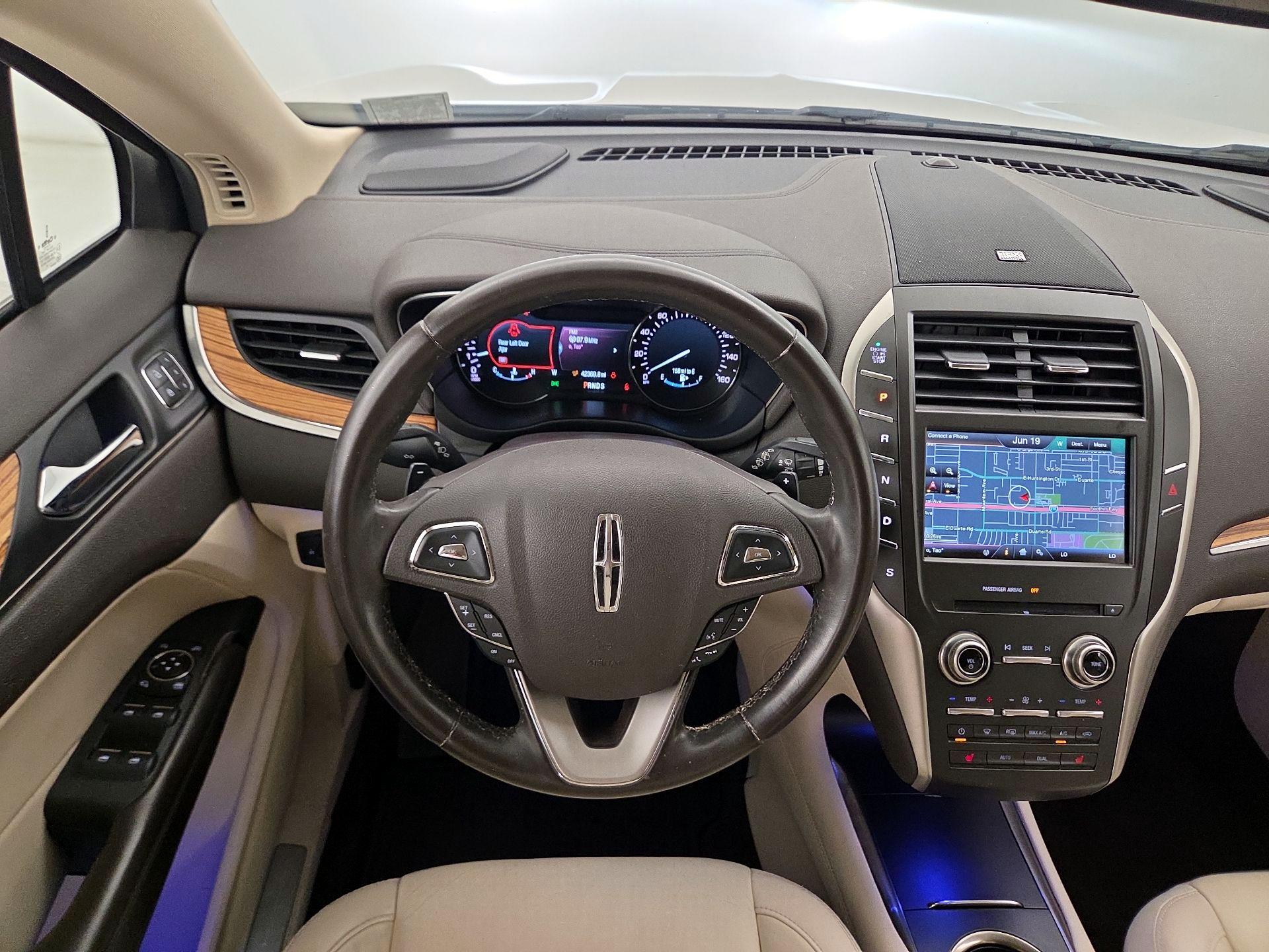 Thumbnail: 2015 Lincoln MKC - 10