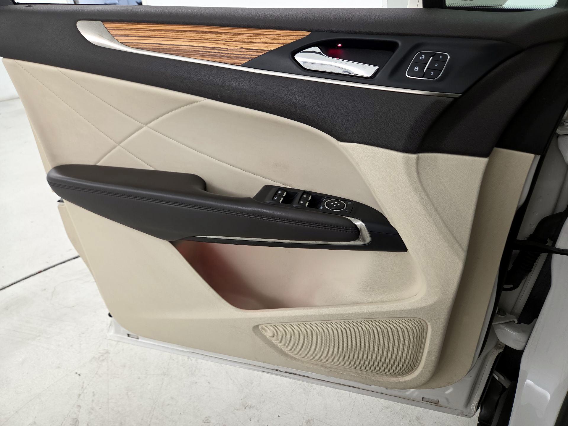 Thumbnail: 2015 Lincoln MKC - 12