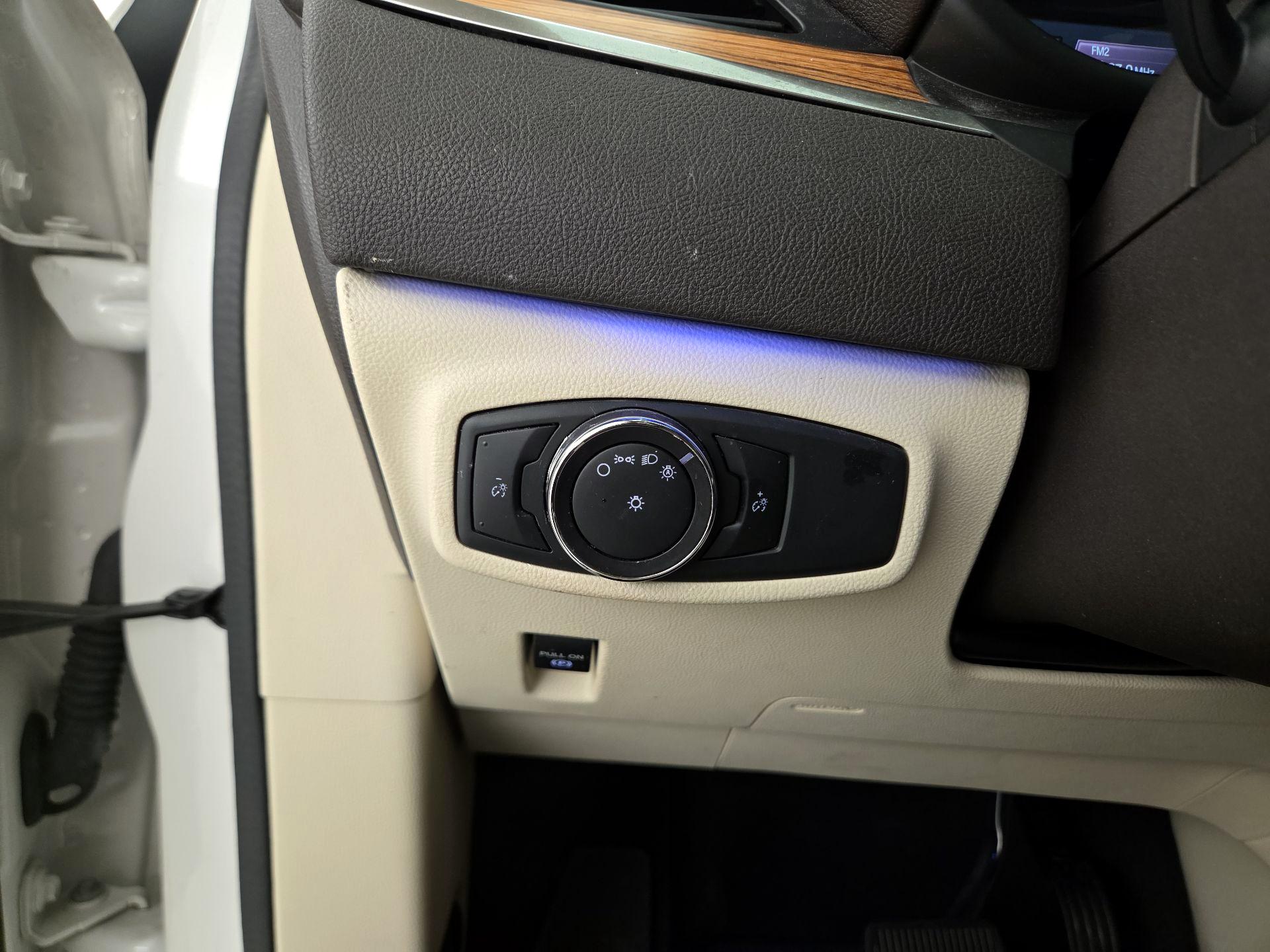 Thumbnail: 2015 Lincoln MKC - 13