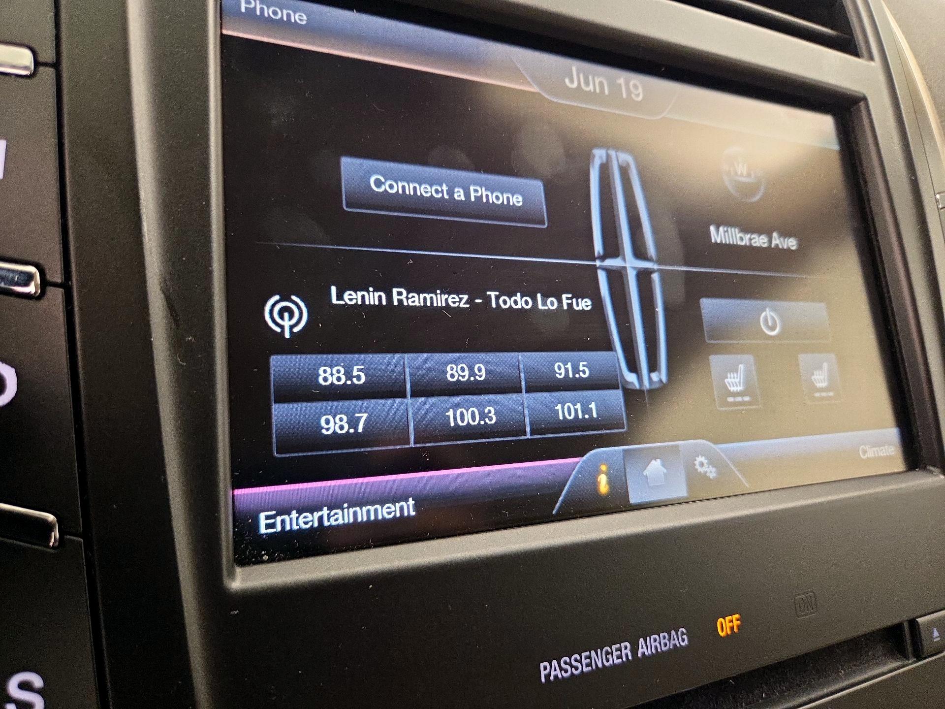 Thumbnail: 2015 Lincoln MKC - 16