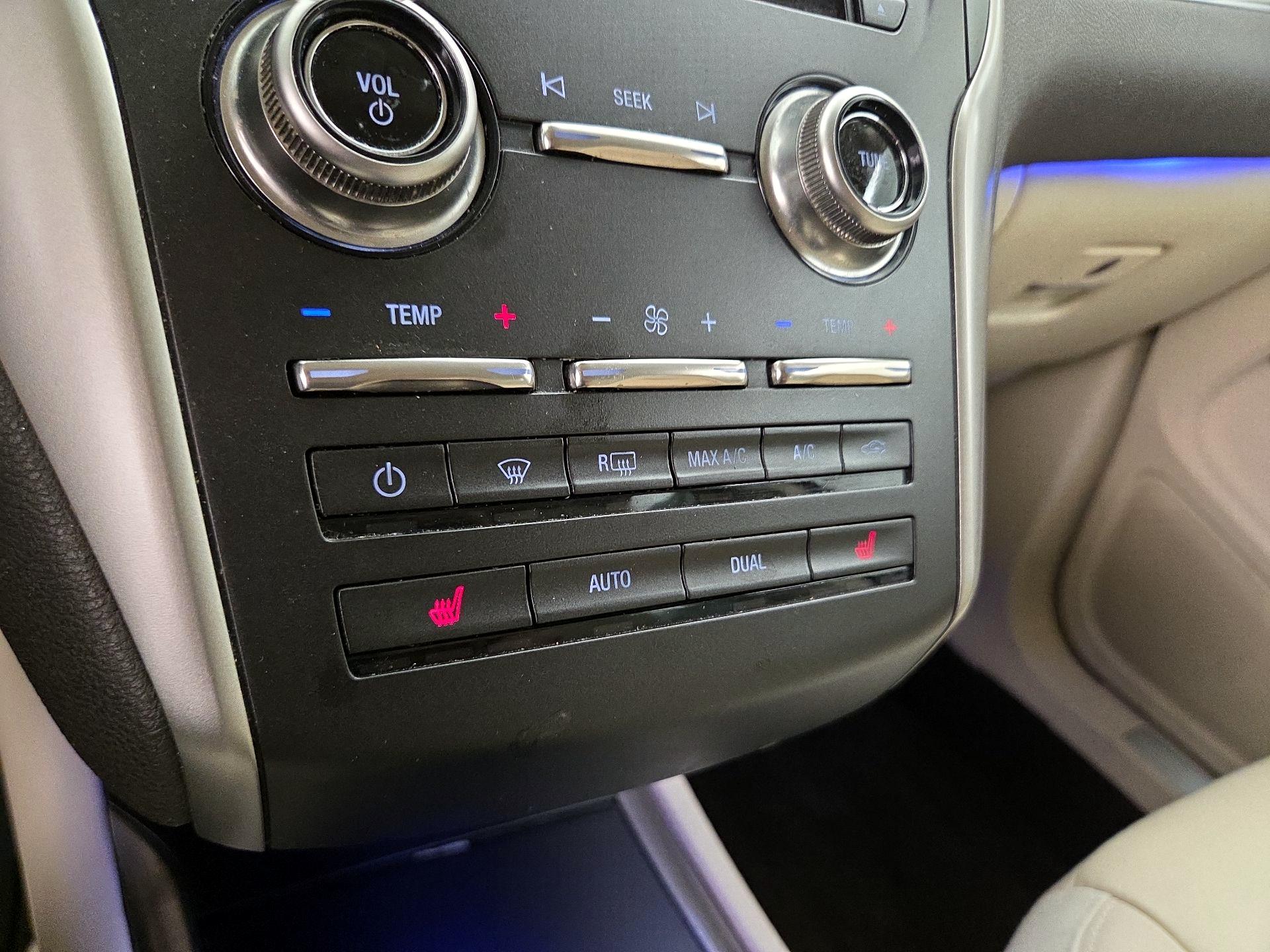 Thumbnail: 2015 Lincoln MKC - 17